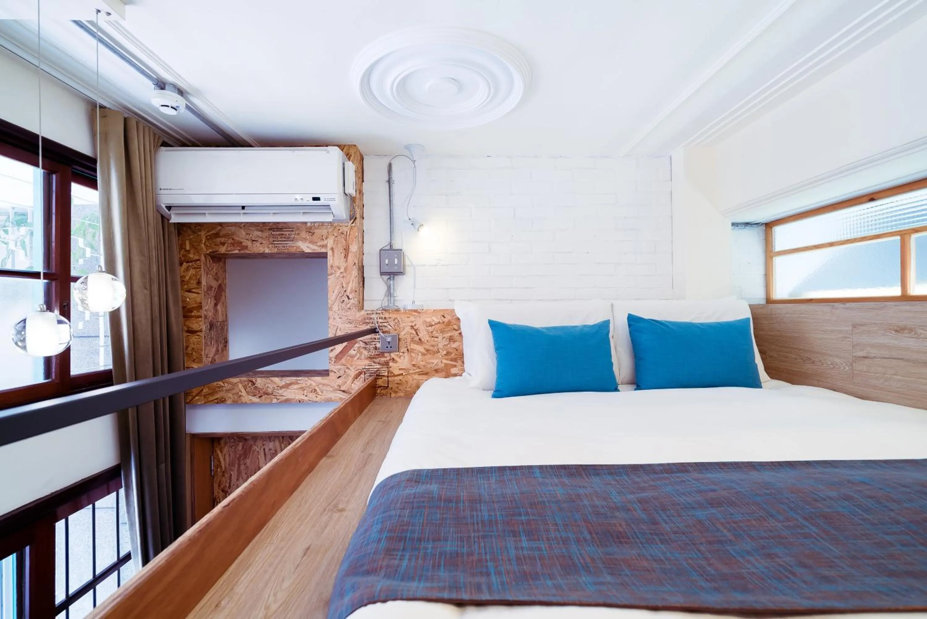 Bed in With Inn Hostel