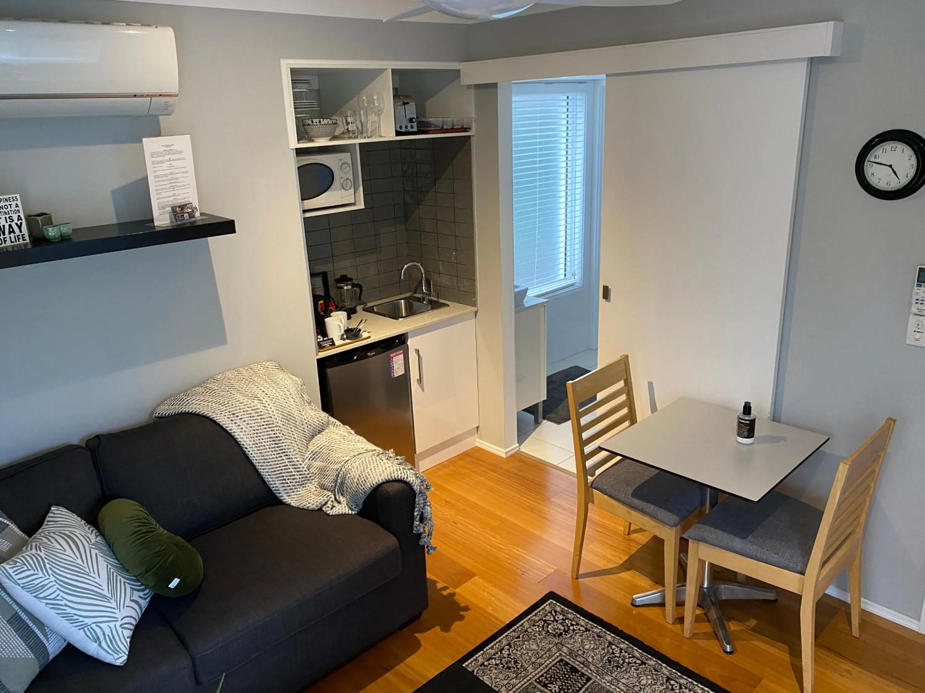 Kitchen or kitchenette in Paperbark Bed & Breakfast