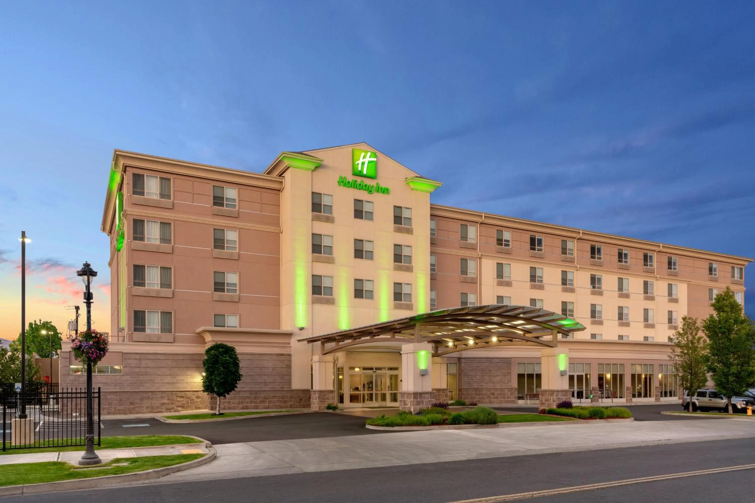 Property building in Holiday Inn Yakima by IHG