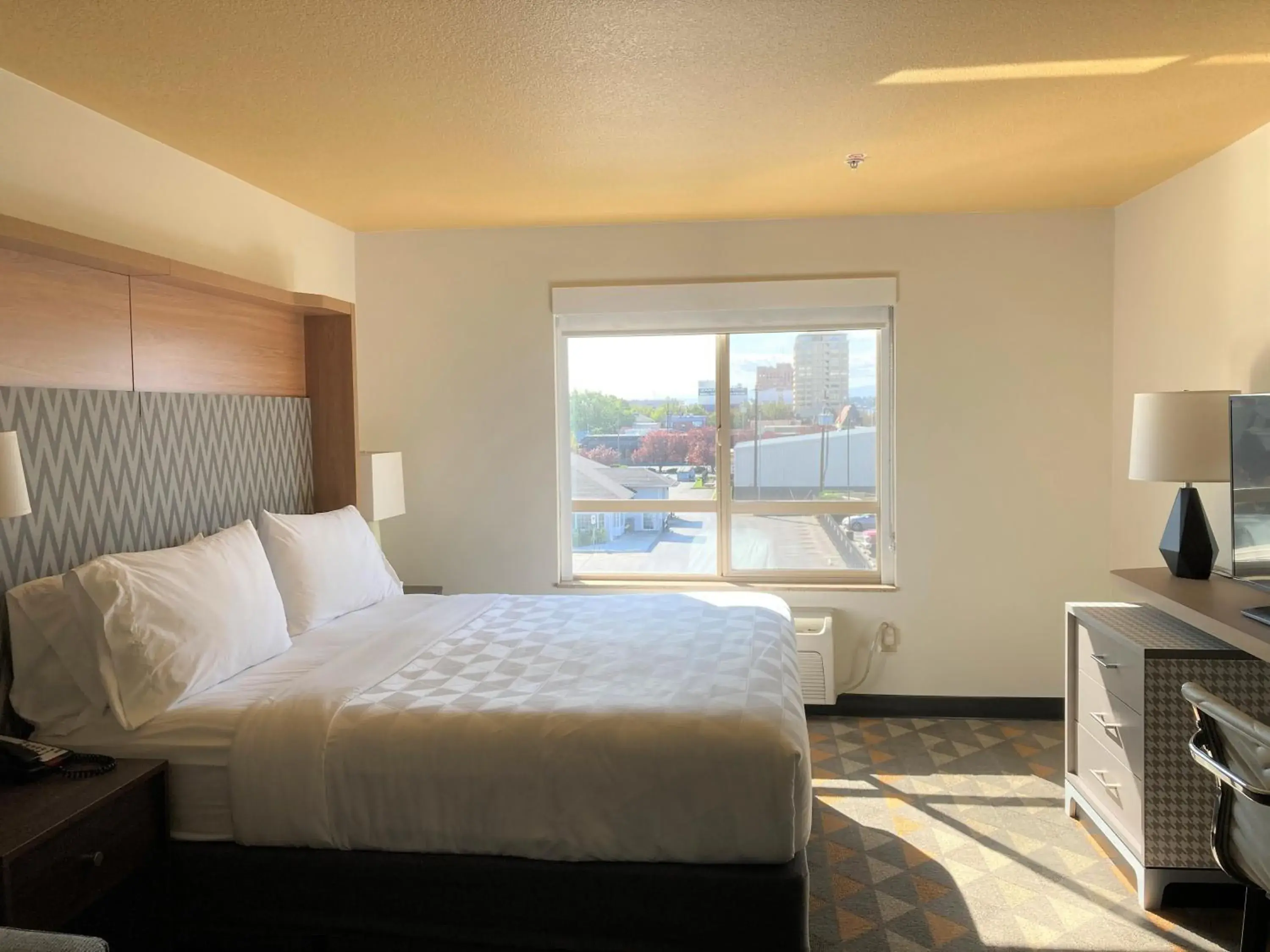 King Room - Mobility Access/Hearing Accessible in Holiday Inn Yakima by IHG King Room - Mobility Access/Hearing Accessible in Holiday Inn Yakima by IHG
