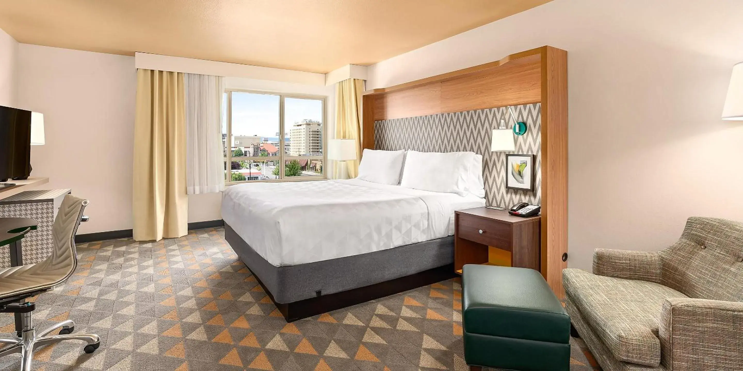 Premium King Room in Holiday Inn Yakima by IHG Premium King Room in Holiday Inn Yakima by IHG