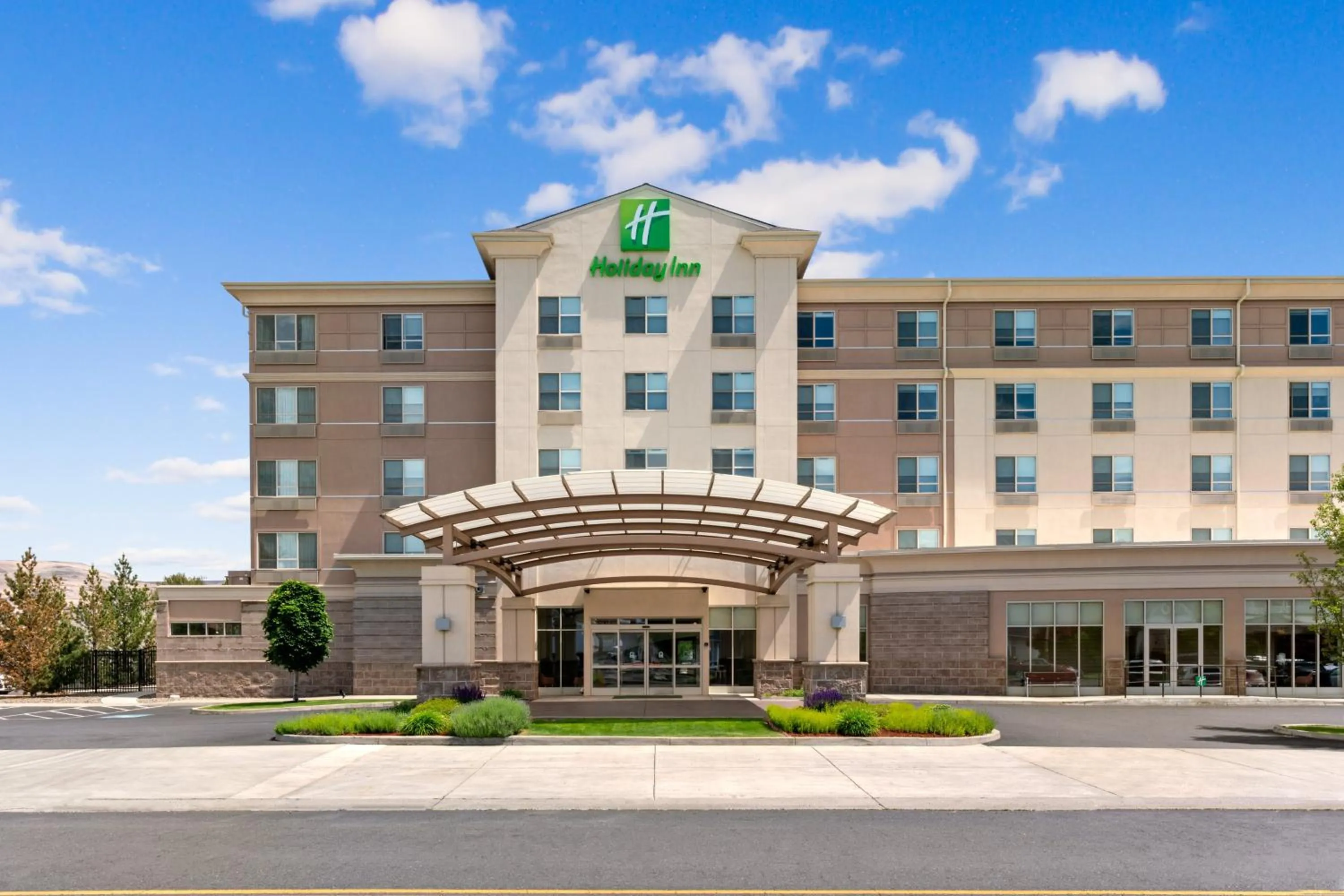 Property building in Holiday Inn Yakima by IHG