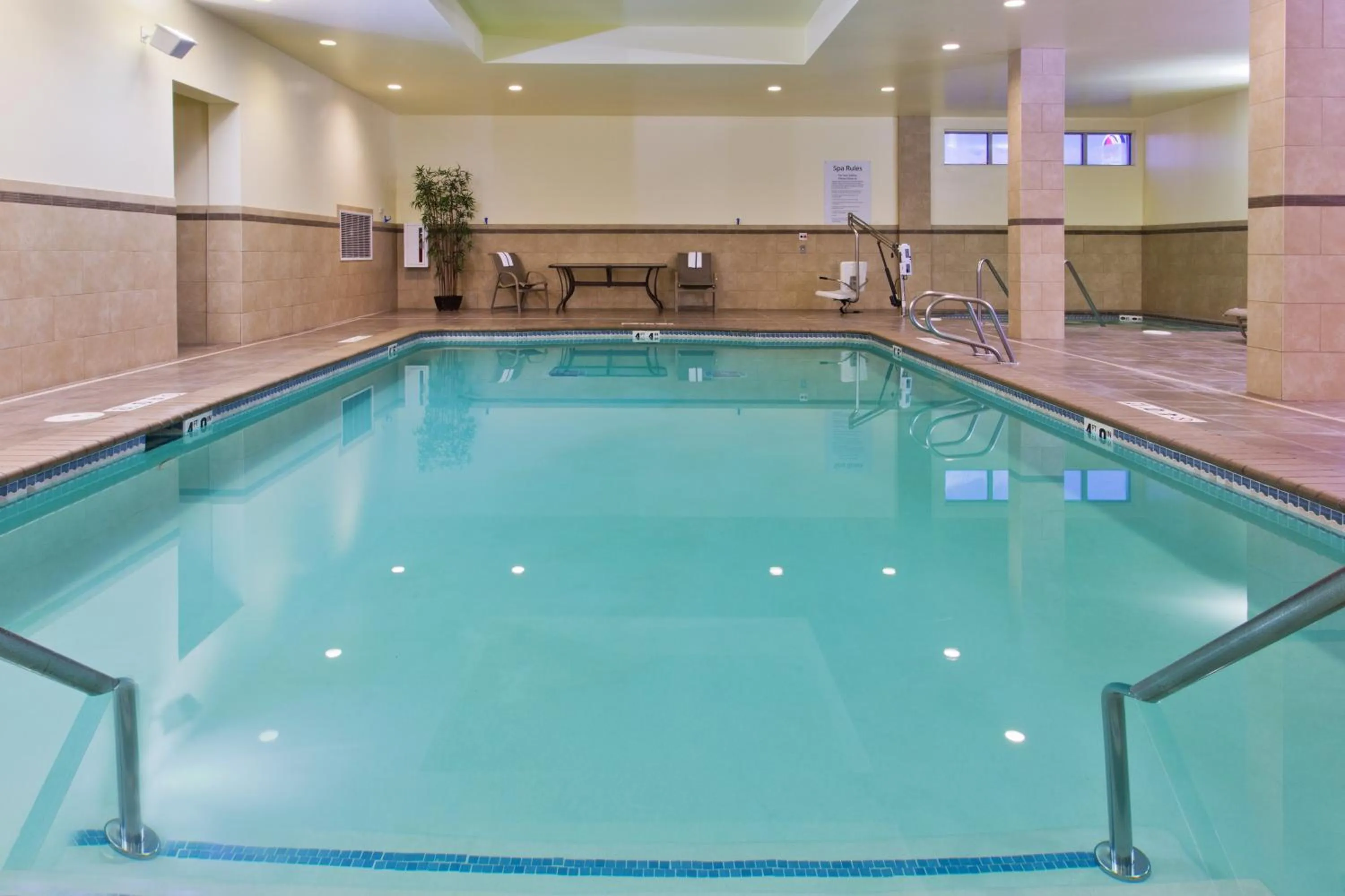 Swimming pool in Holiday Inn Yakima by IHG