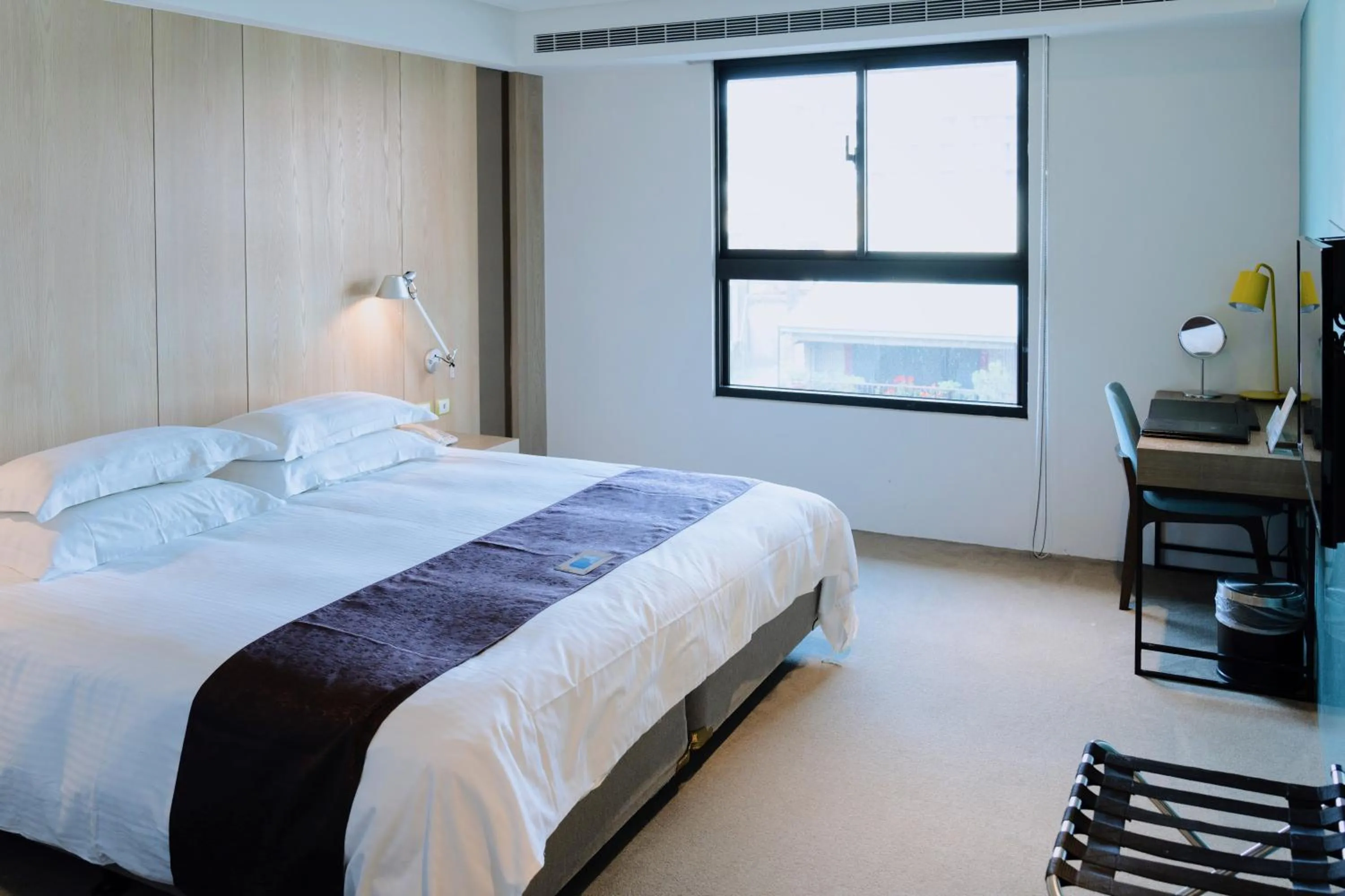 Photo of the whole room, Bed in GOGO Hotel 市政館