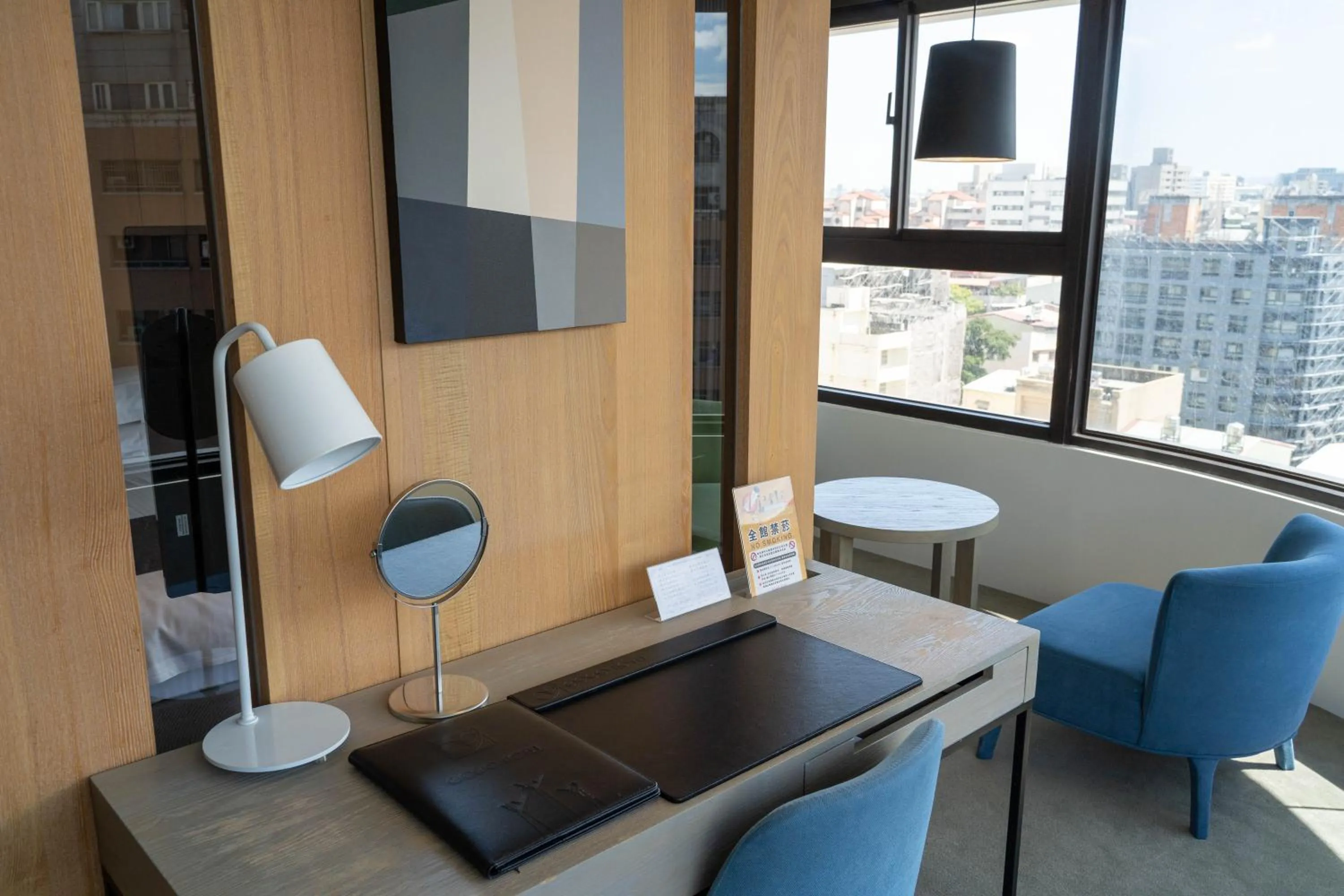 Seating area in GOGO Hotel 市政館