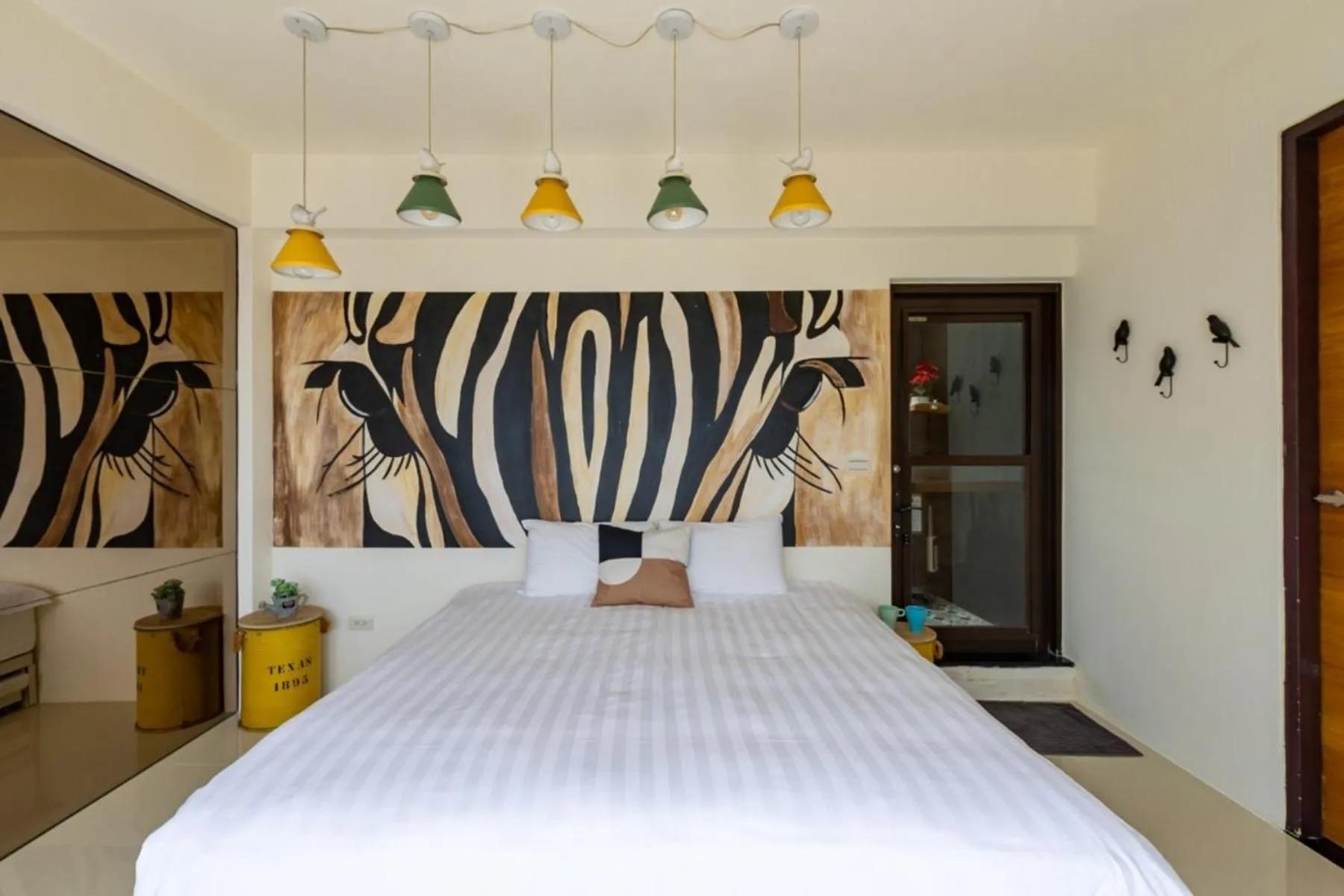 Bed in Hi Zebra Travel B&B