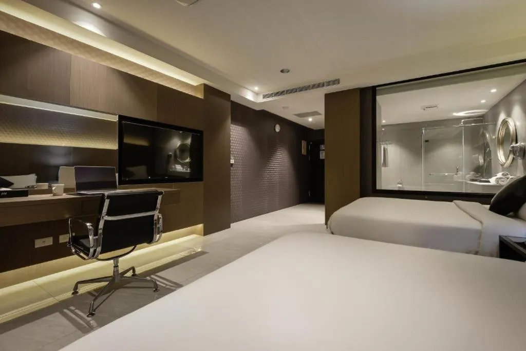 Bathroom, Bed in M Hotel