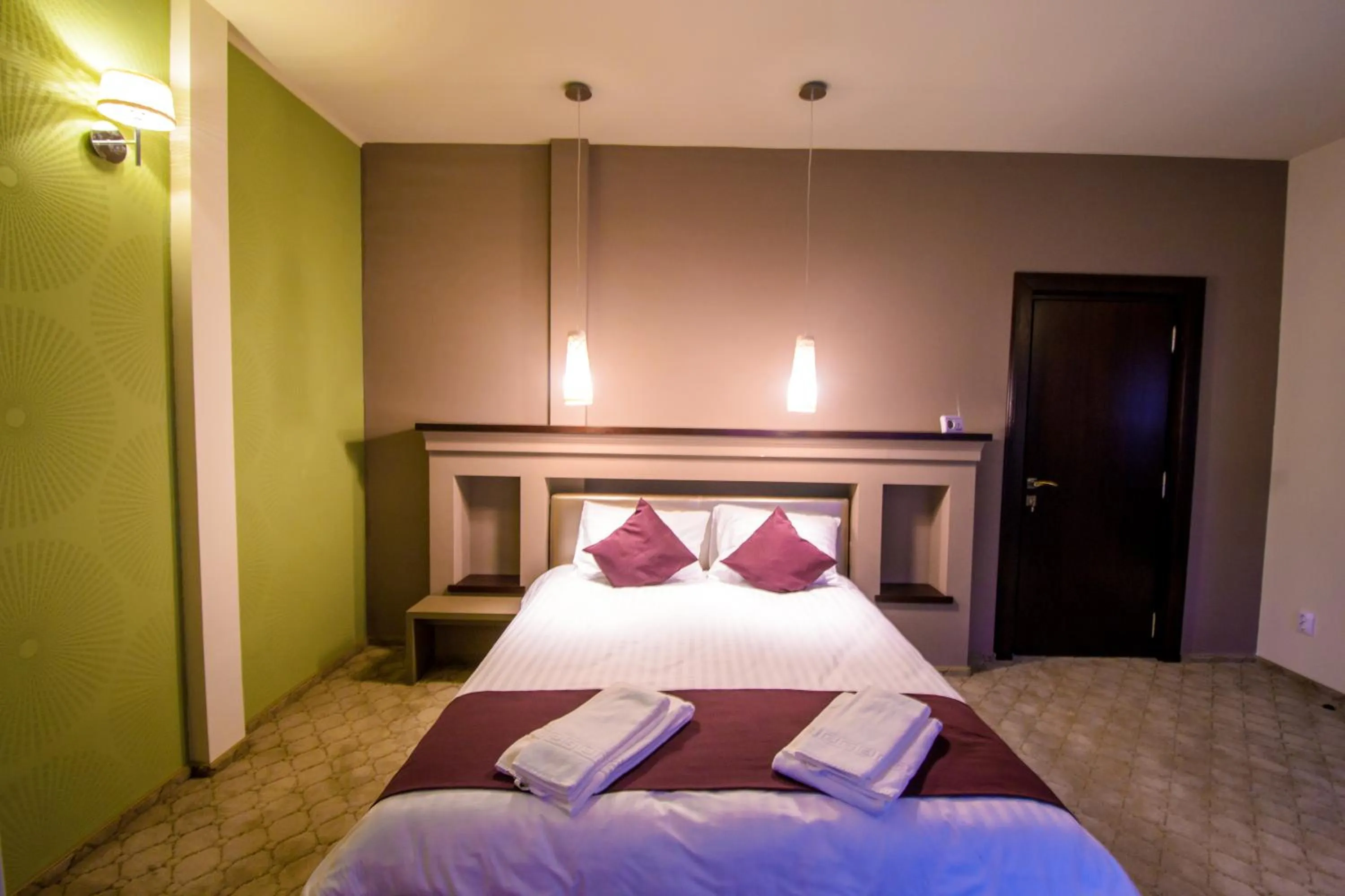 Shower, Bed in Pietrele lui Solomon