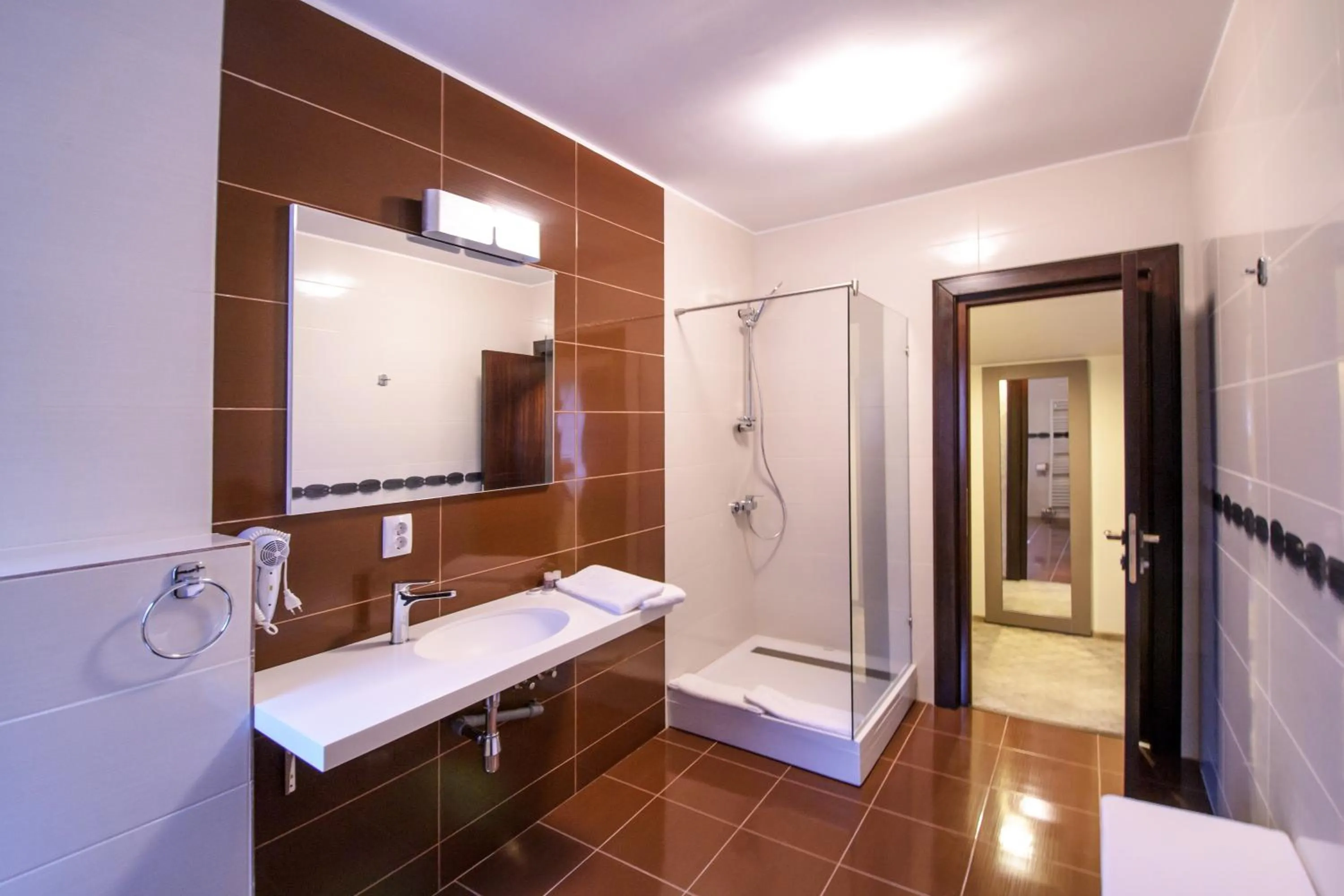 Shower in Pietrele lui Solomon