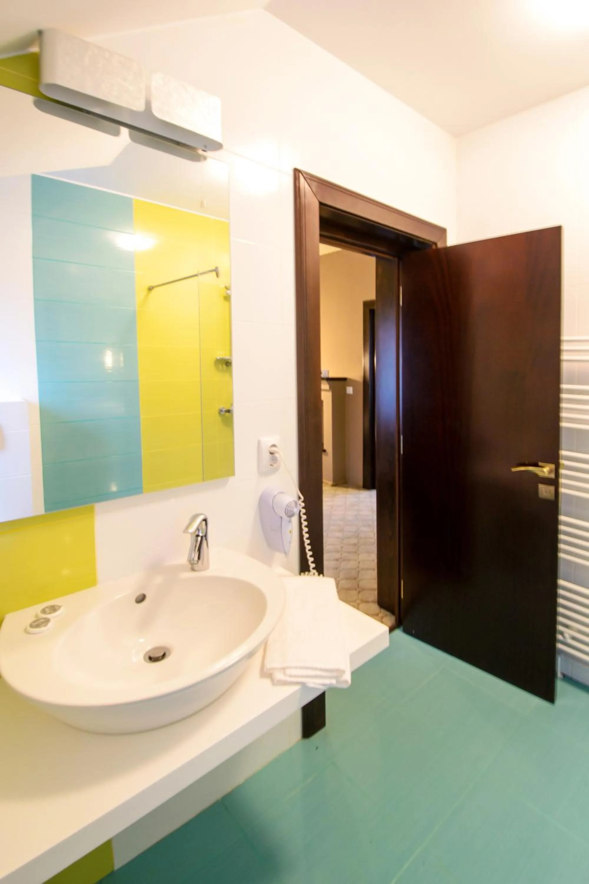 Shower in Pietrele lui Solomon