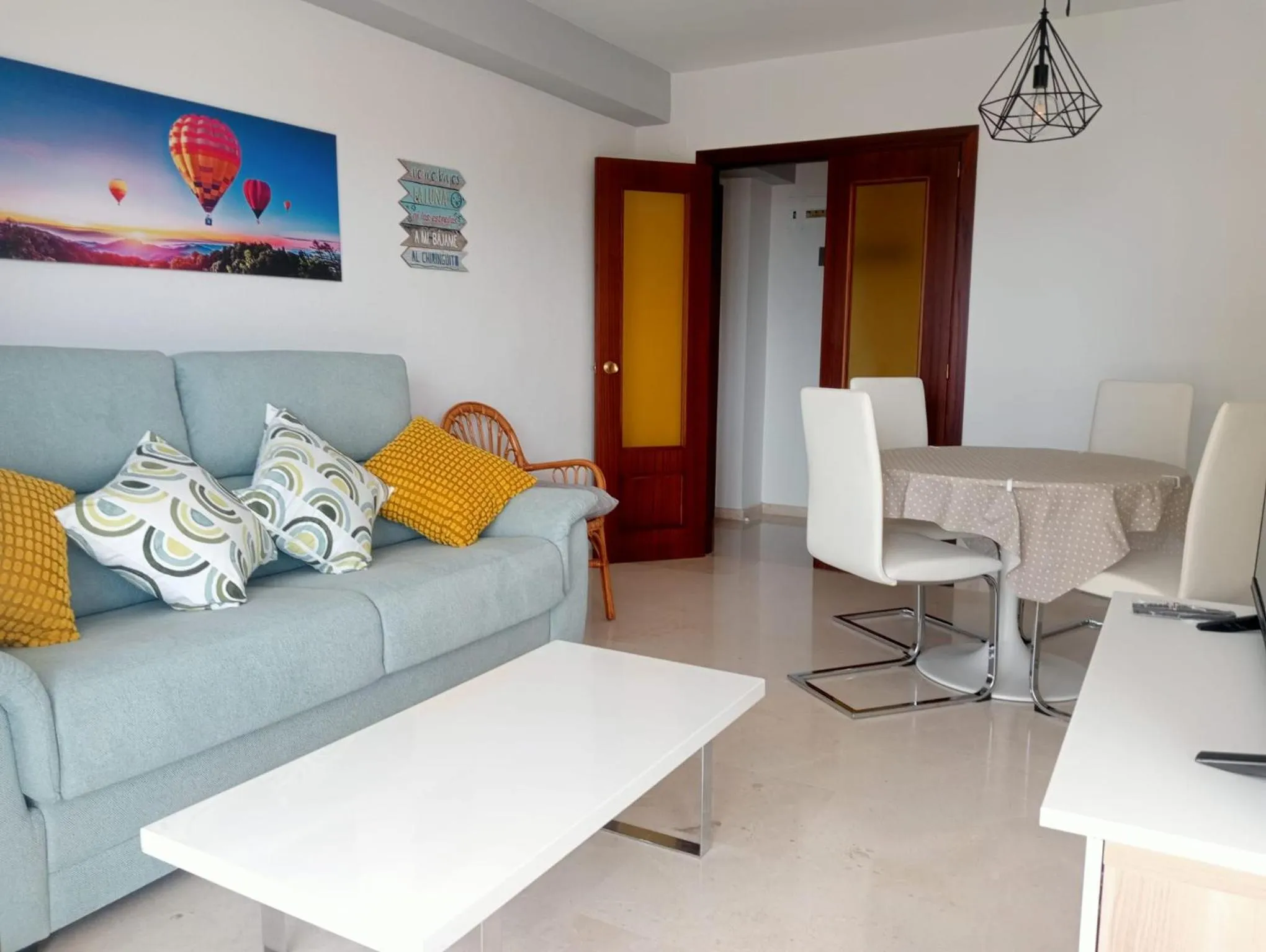 Living room in Apartamentos Gemelos 2 y 4 by Gestaltur