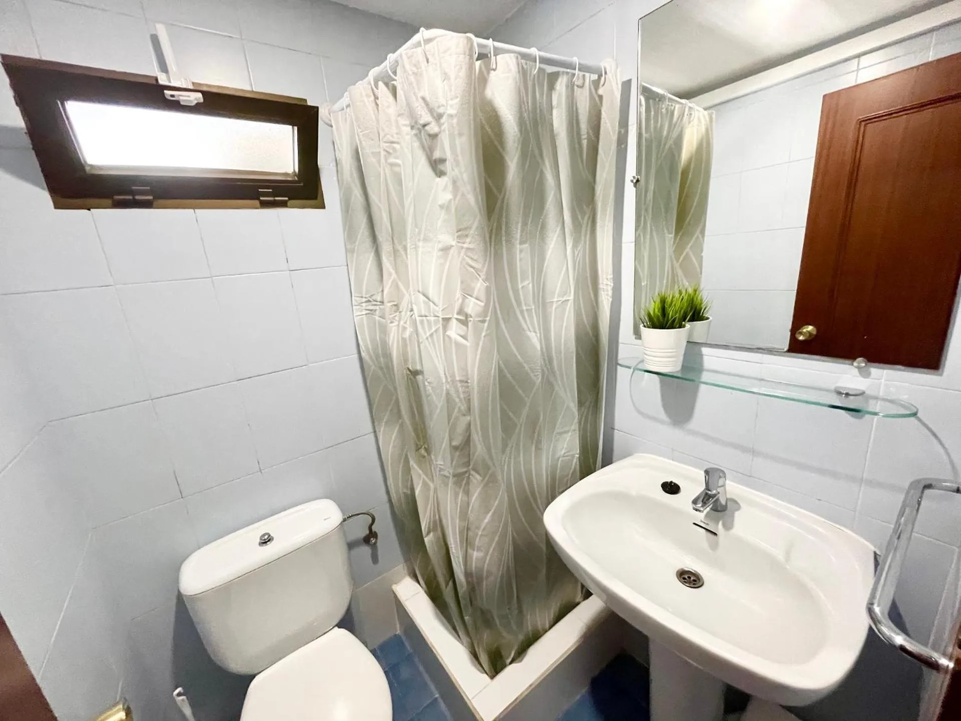 Bathroom in Apartamentos Gemelos 2 y 4 by Gestaltur