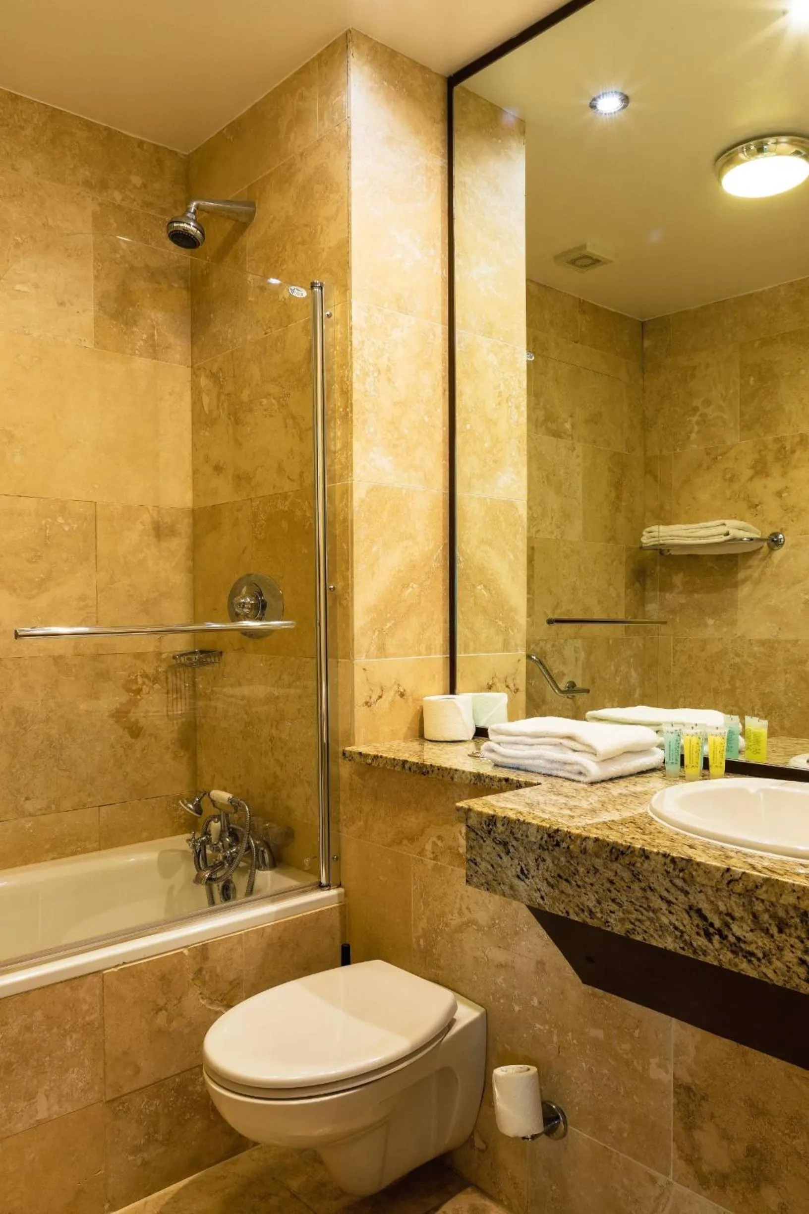 Bathroom in Westport Country Lodge Hotel