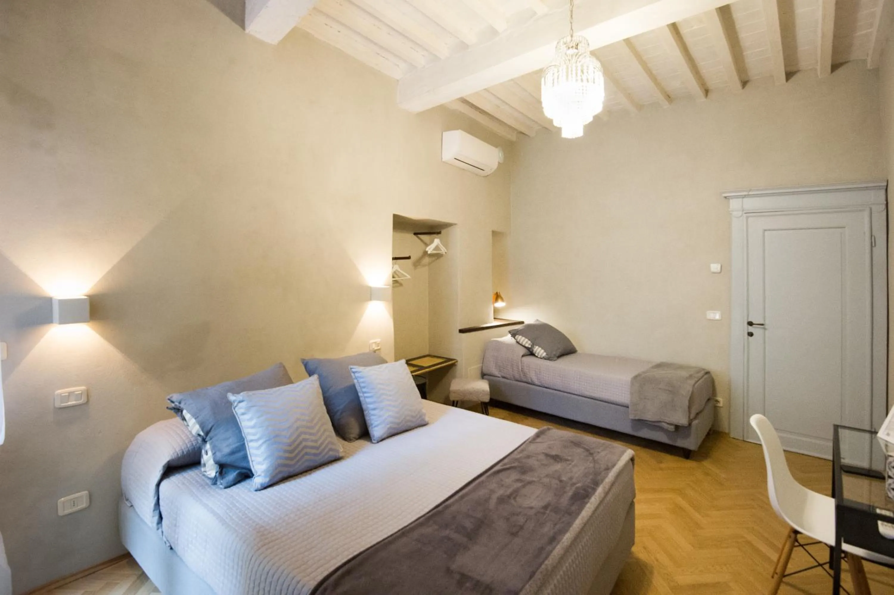 Photo of the whole room, Bed in Il Piccolo Cavour Charming House B&B