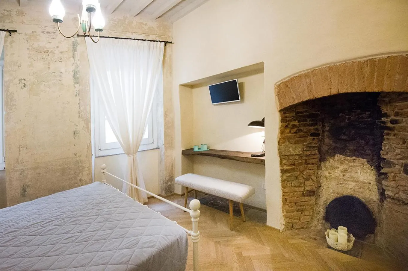 Photo of the whole room, Bed in Il Piccolo Cavour Charming House B&B