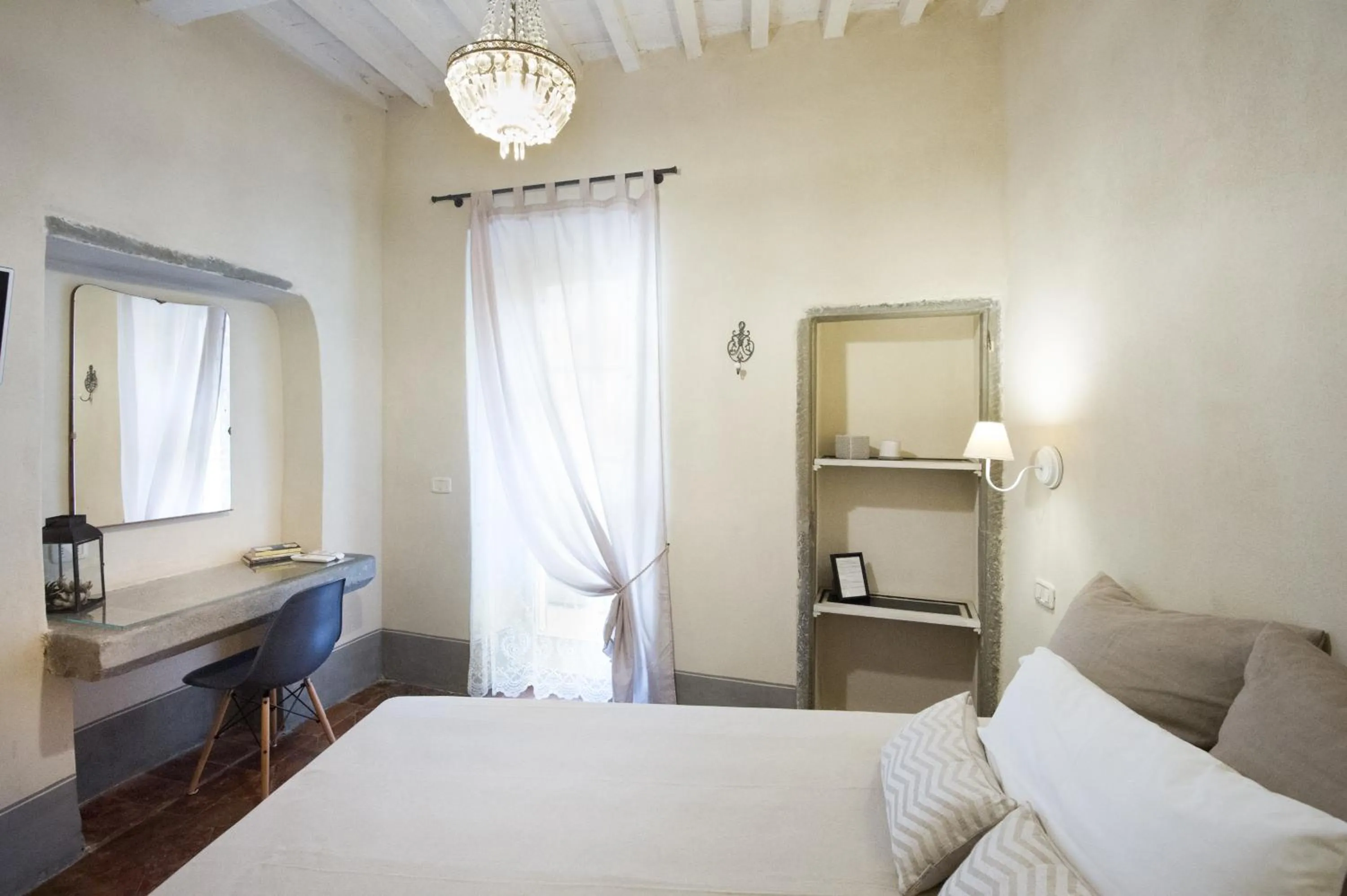 Photo of the whole room, Bed in Il Piccolo Cavour Charming House B&B