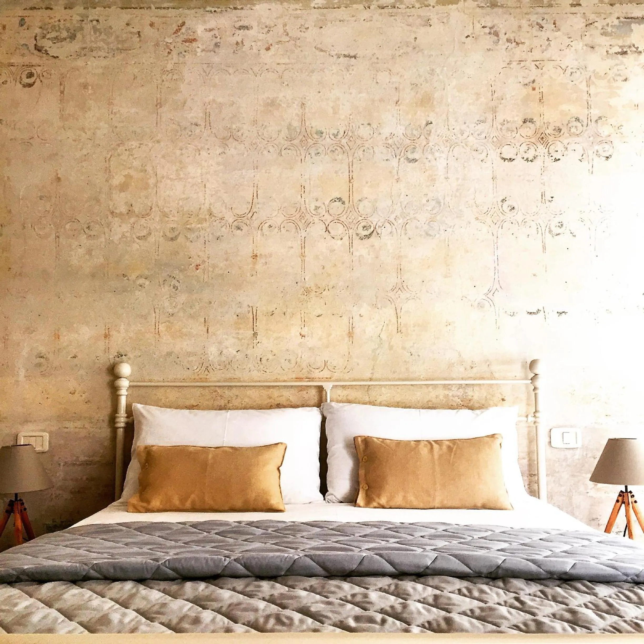 Decorative detail, Bed in Il Piccolo Cavour Charming House B&B