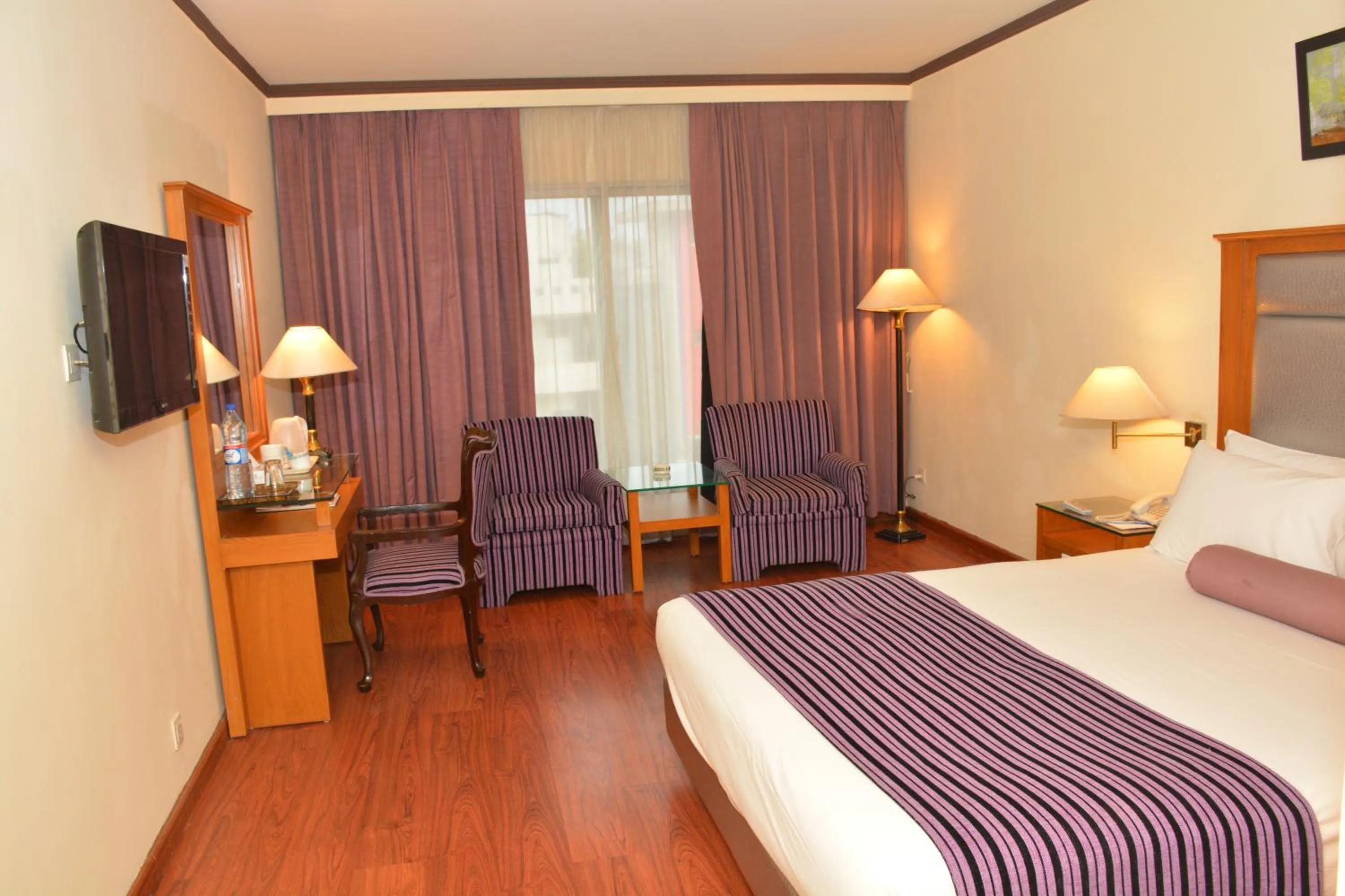 Bedroom, Bed in Islamabad Hotel