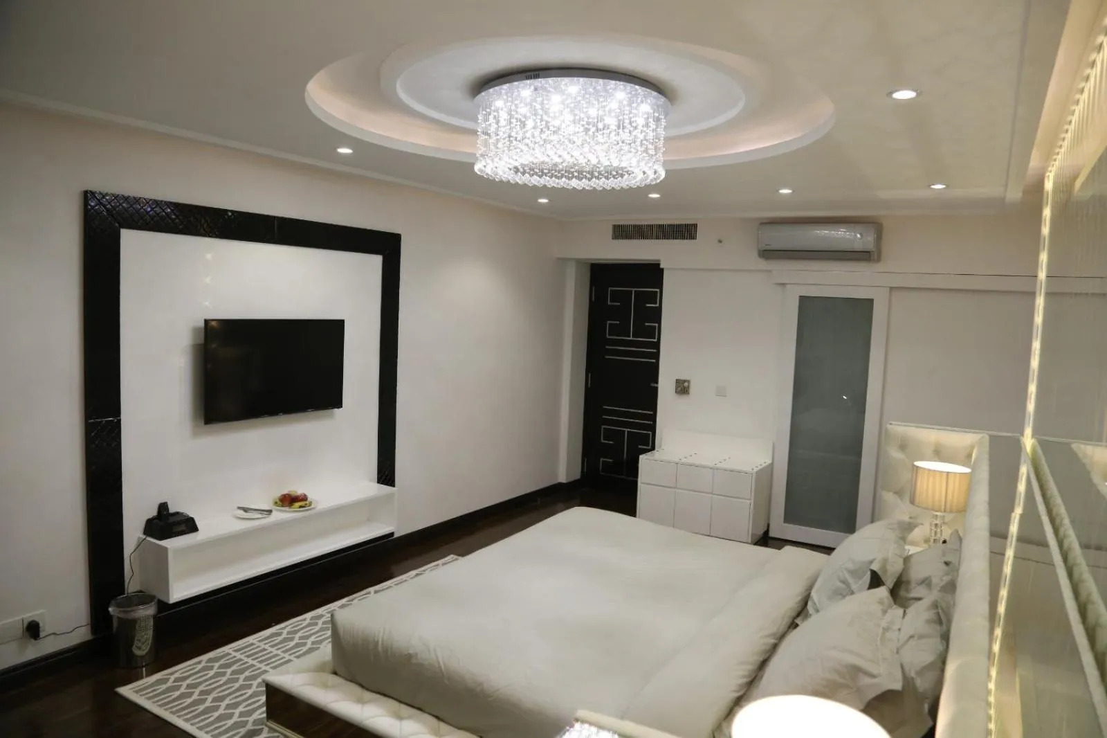 Bedroom, Bed in Islamabad Hotel