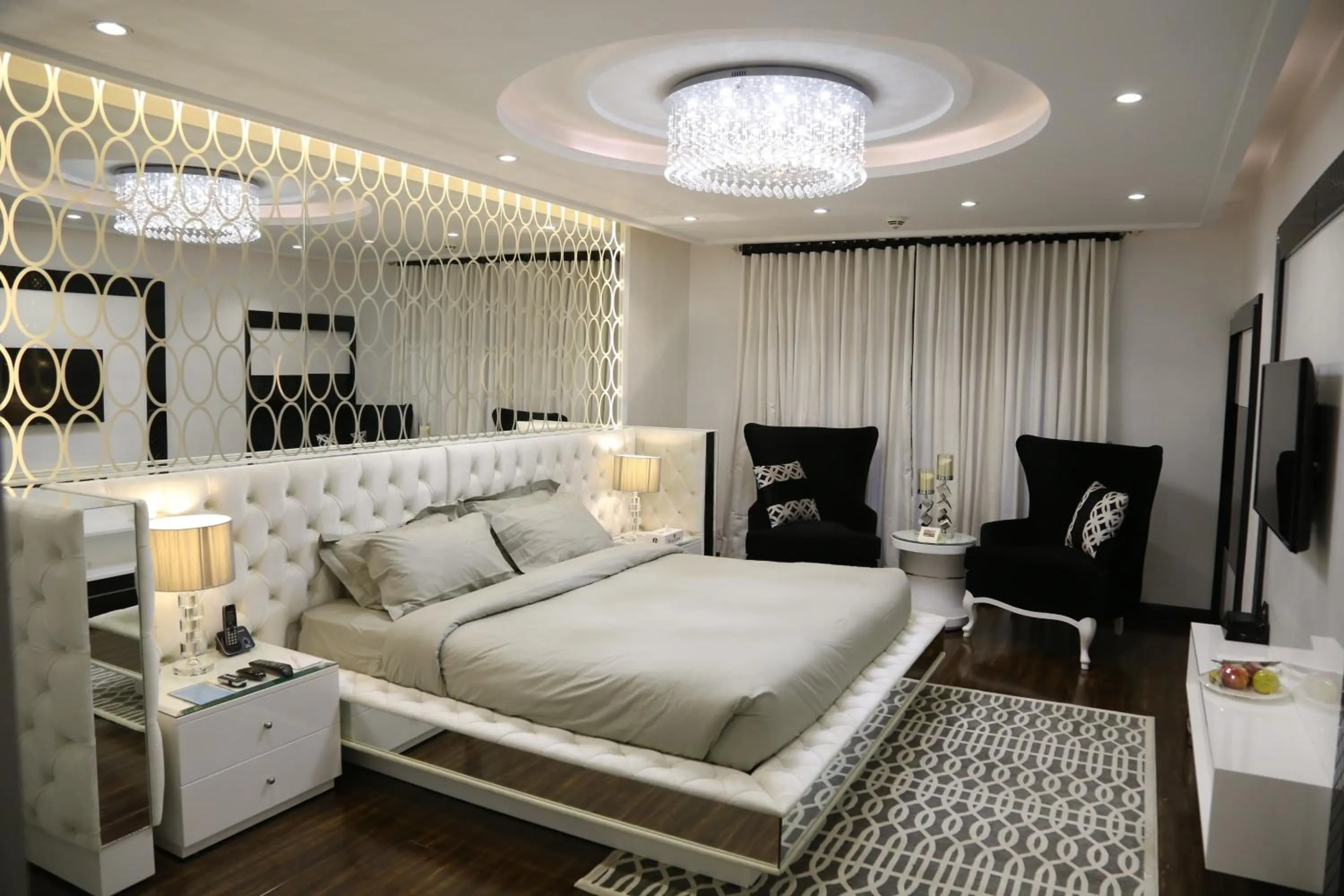 Bed in Islamabad Hotel