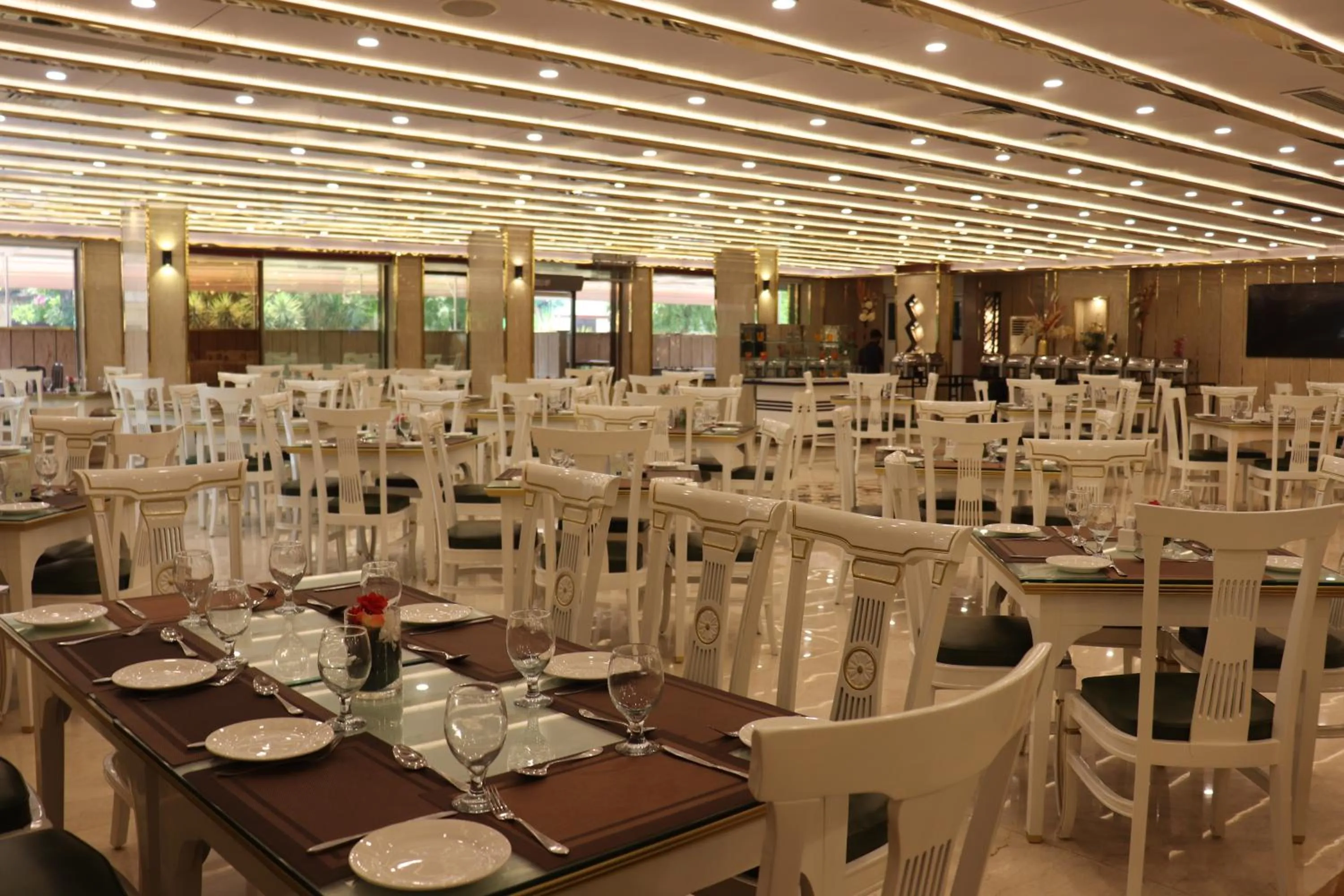 Restaurant/places to eat in Islamabad Hotel
