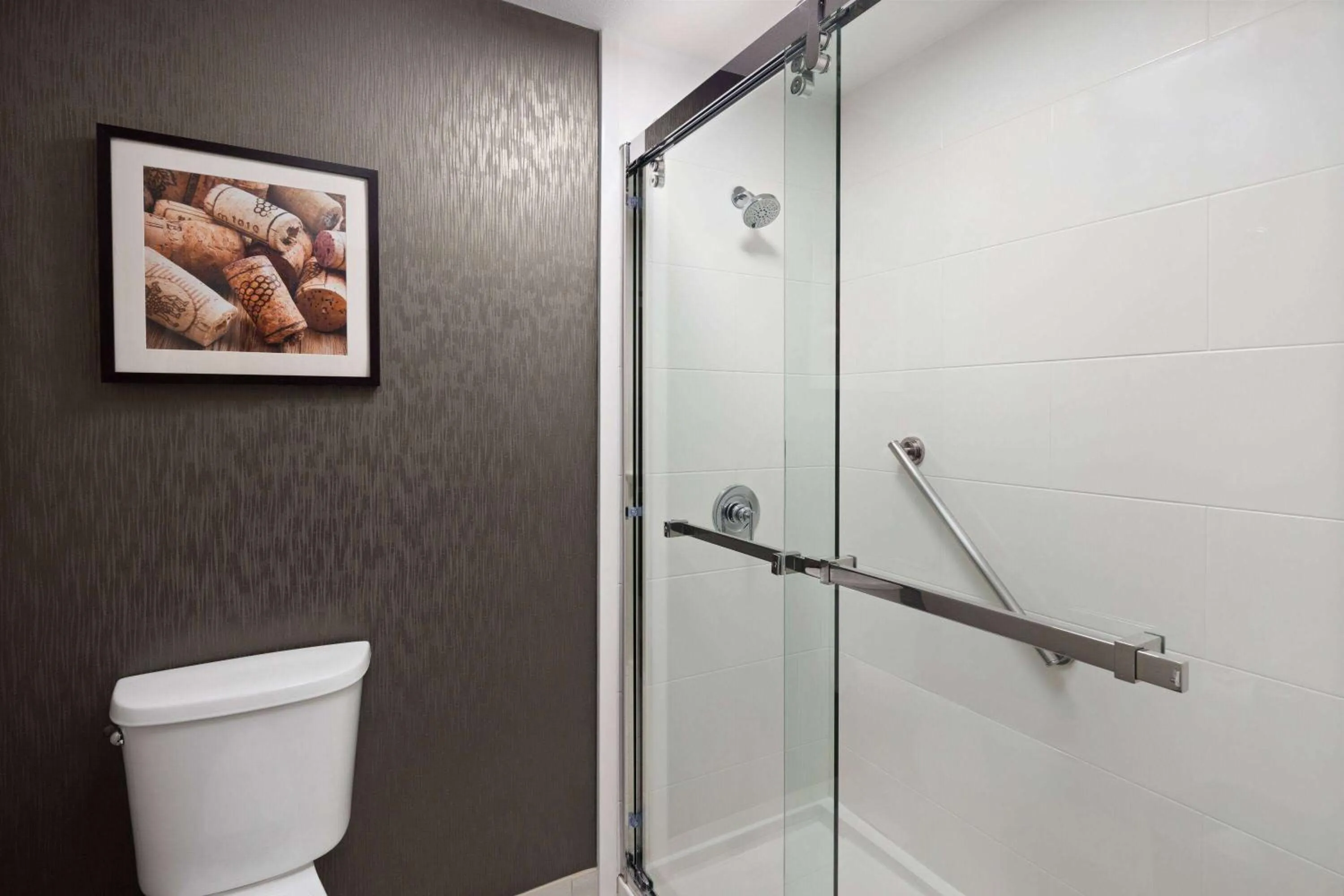 Bathroom in La Quinta Inn & Suites by Wyndham Yakima Downtown