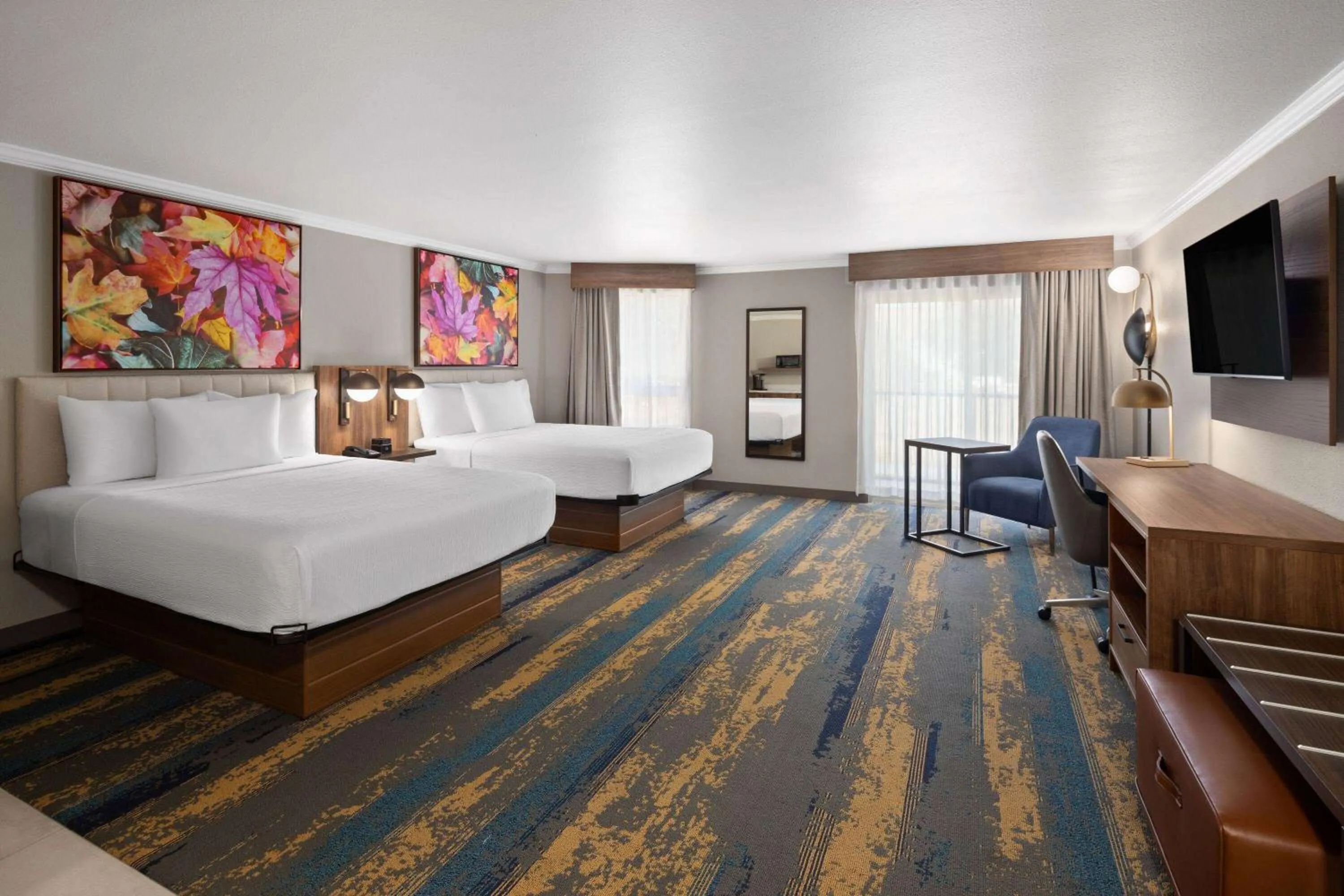 Photo of the whole room, Bed in La Quinta Inn & Suites by Wyndham Yakima Downtown