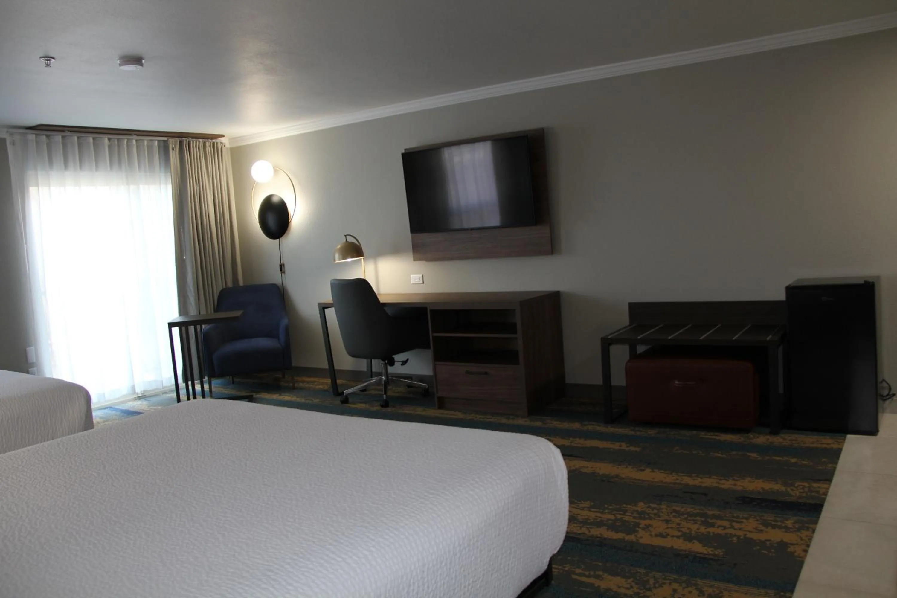 Bed in La Quinta Inn & Suites by Wyndham Yakima Downtown