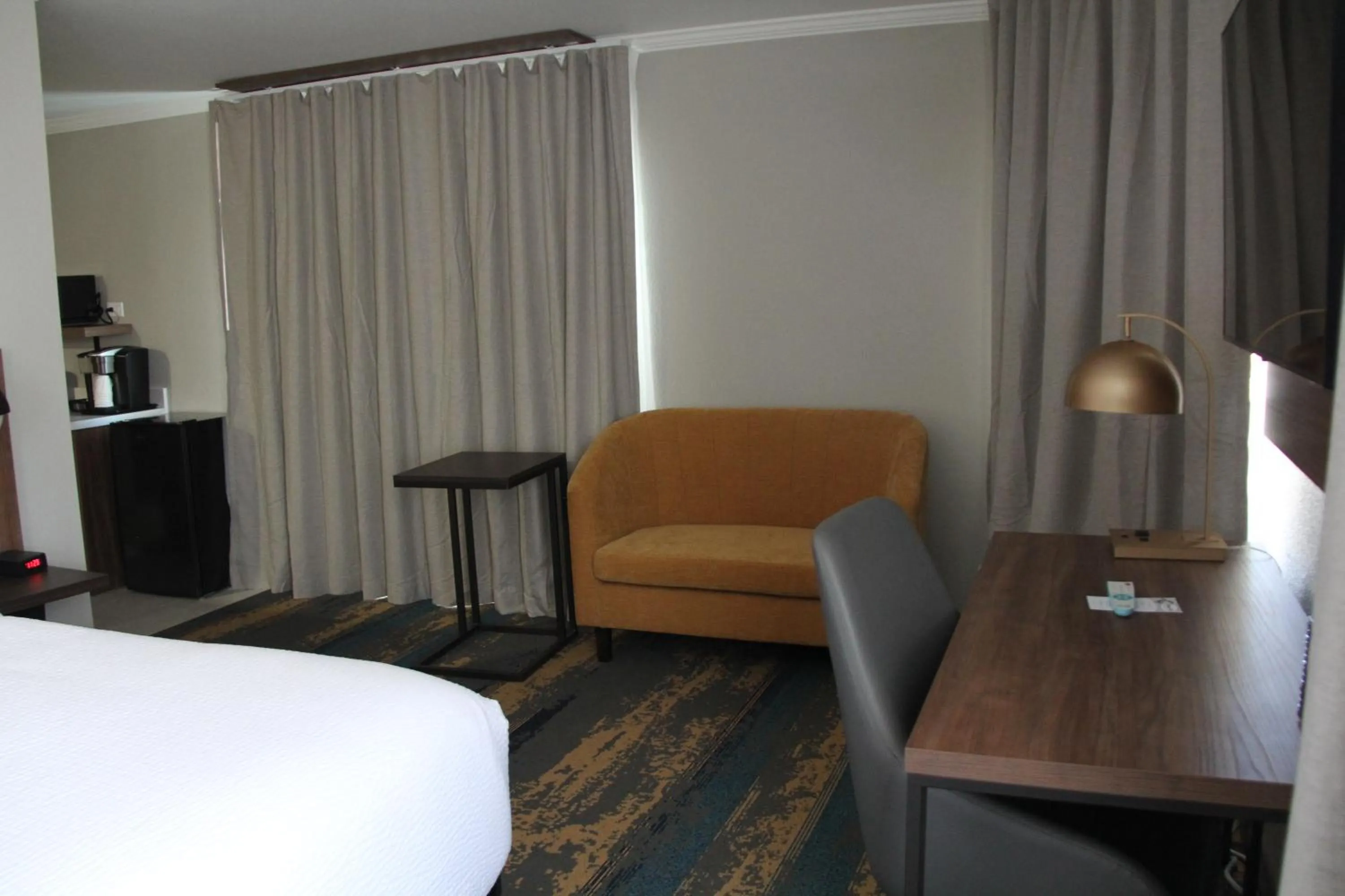 Bed in La Quinta Inn & Suites by Wyndham Yakima Downtown