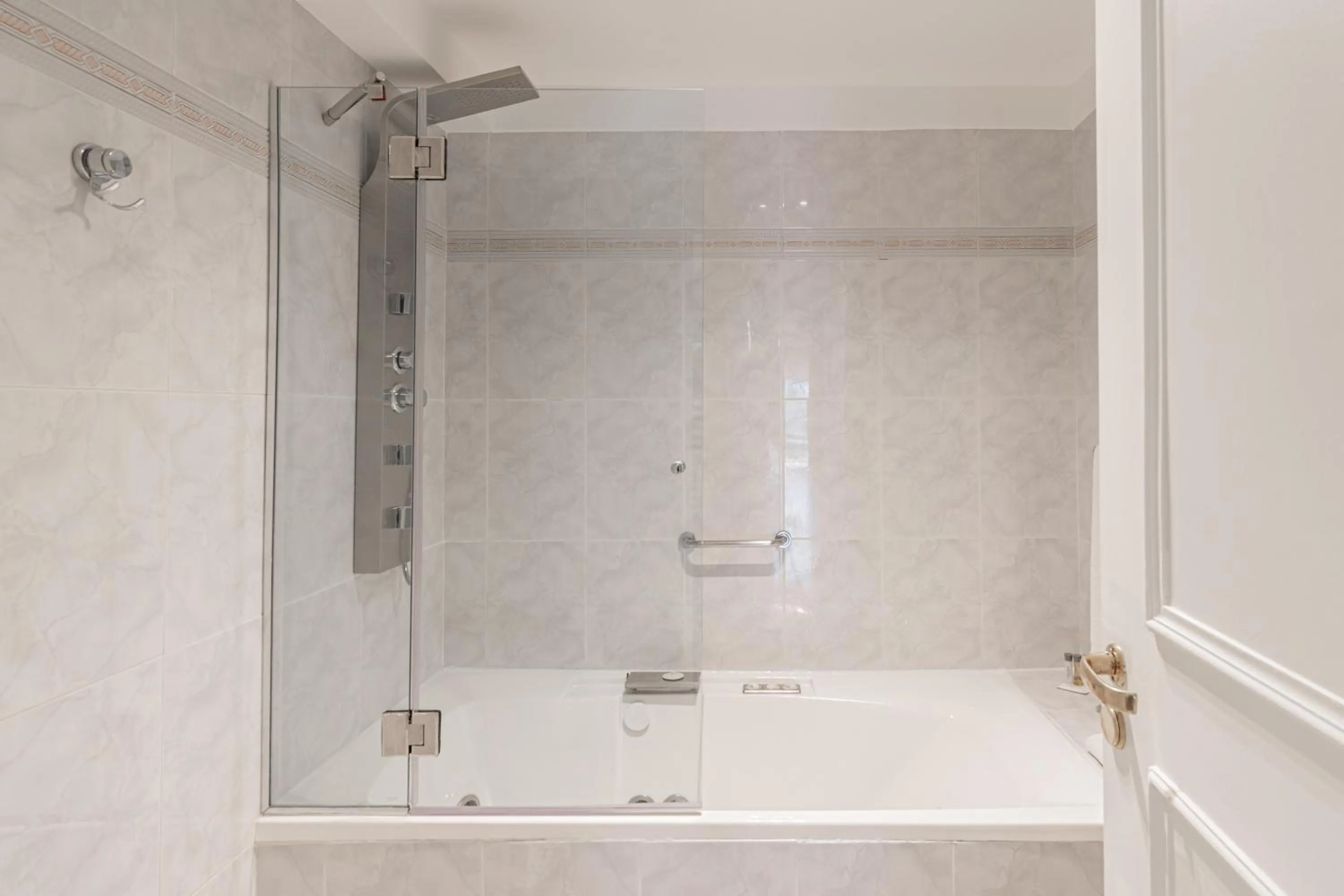 Bathroom in Feir's Park Hotel & Rooftop