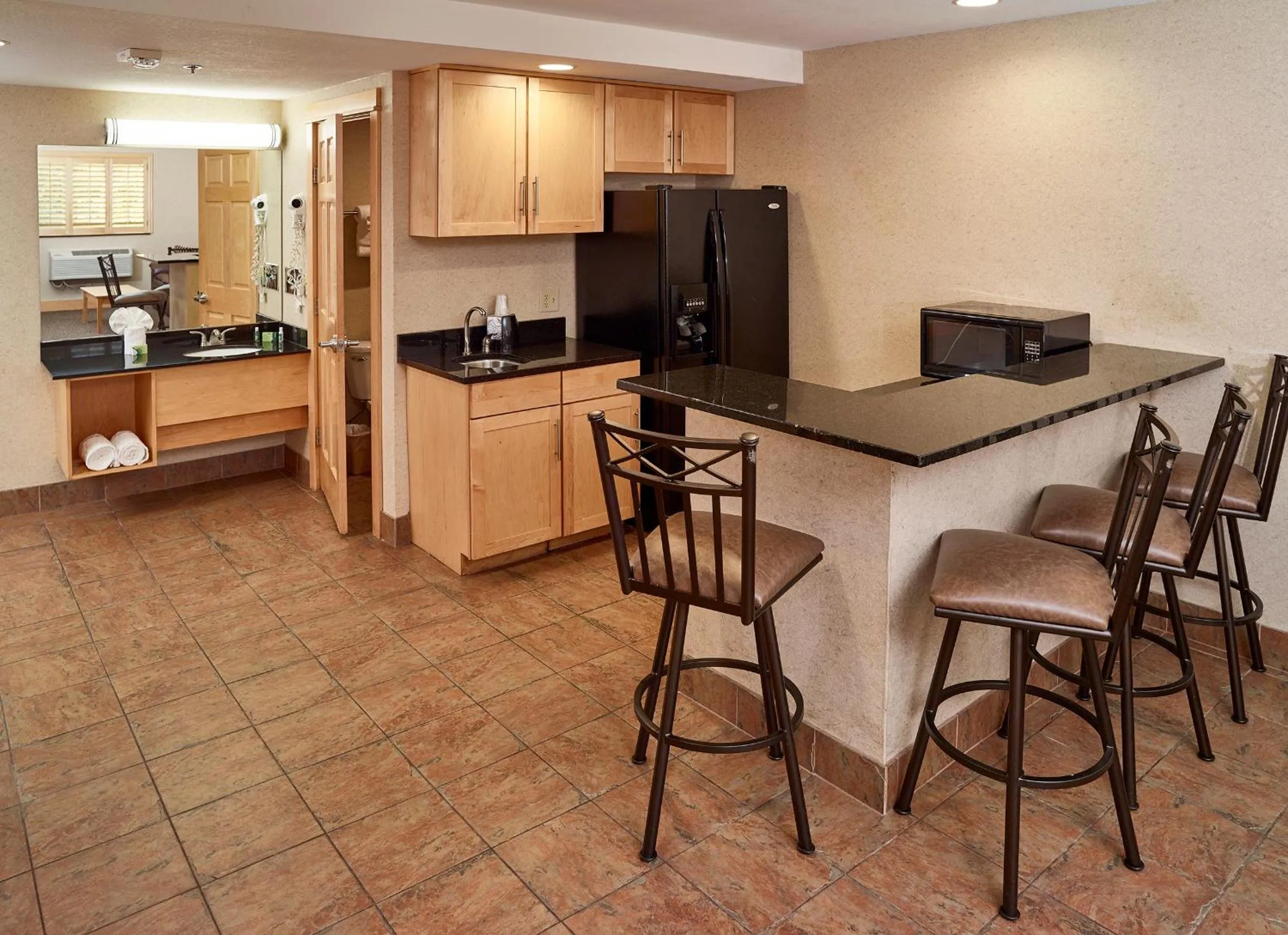 Kitchen or kitchenette in LivINN Hotel Minneapolis North / Fridley