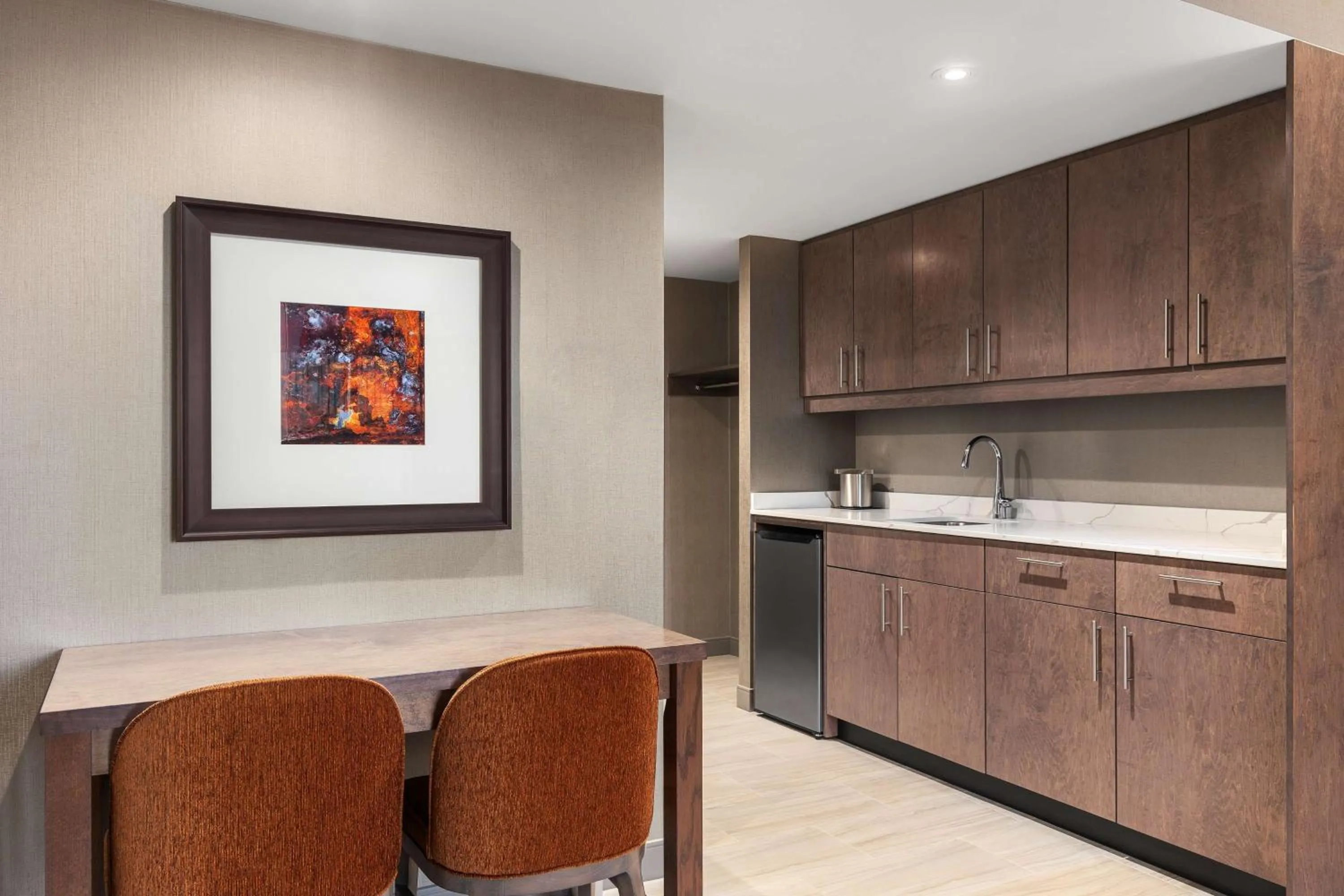 Kitchen or kitchenette in DoubleTree by Hilton Kitchener