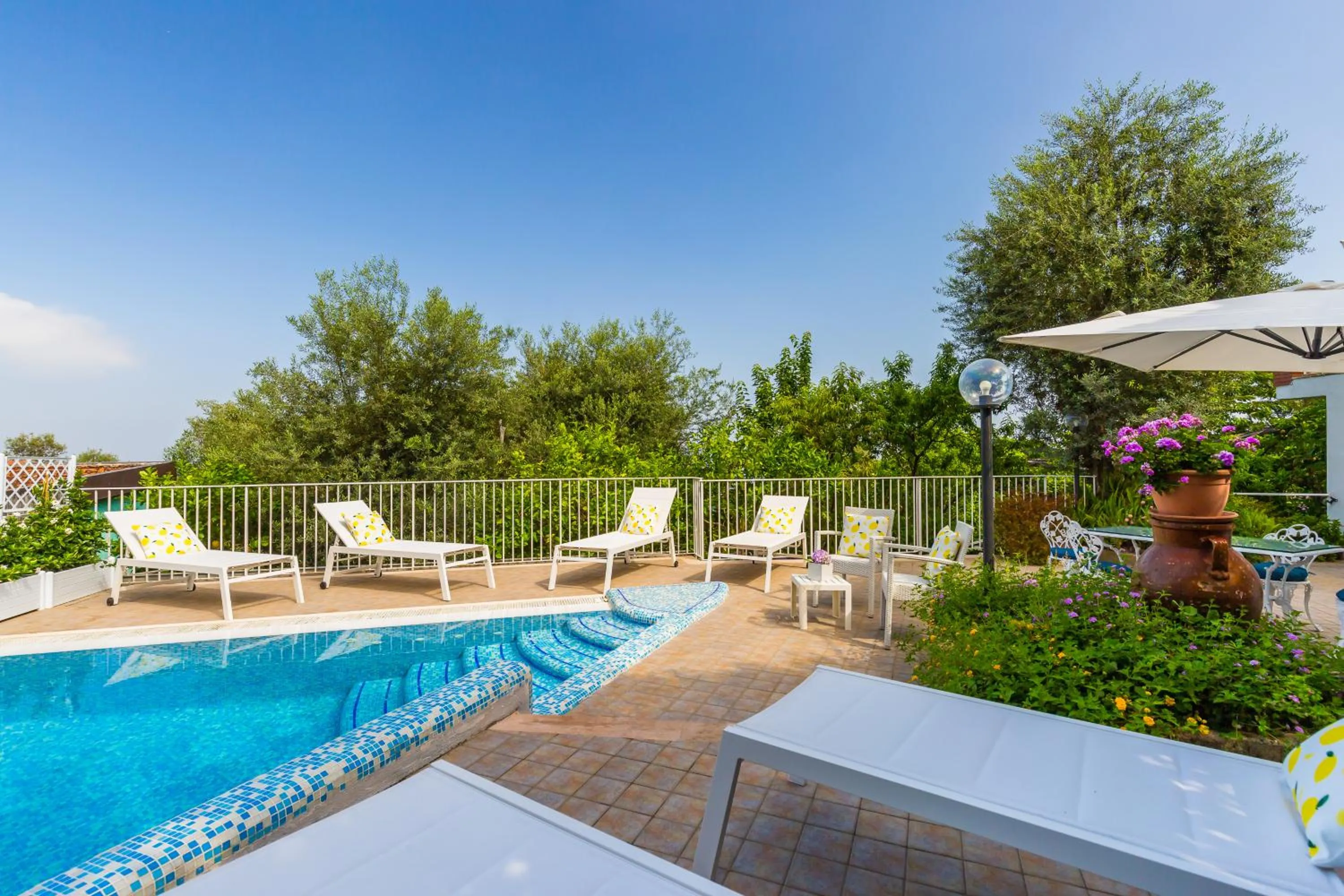 Hot Tub in Villa Sorrento Flats