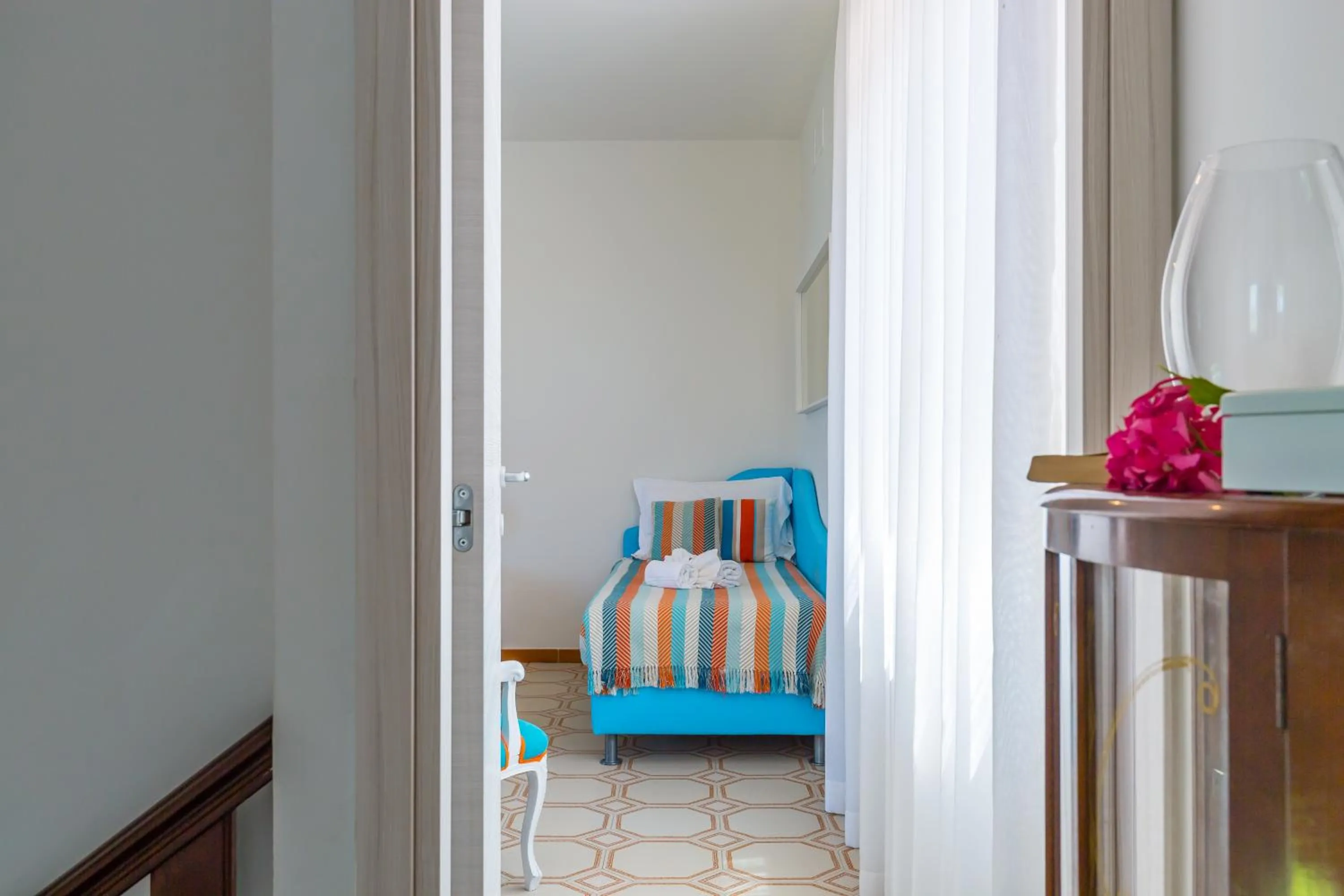 Bedroom, Bed in Villa Sorrento Flats