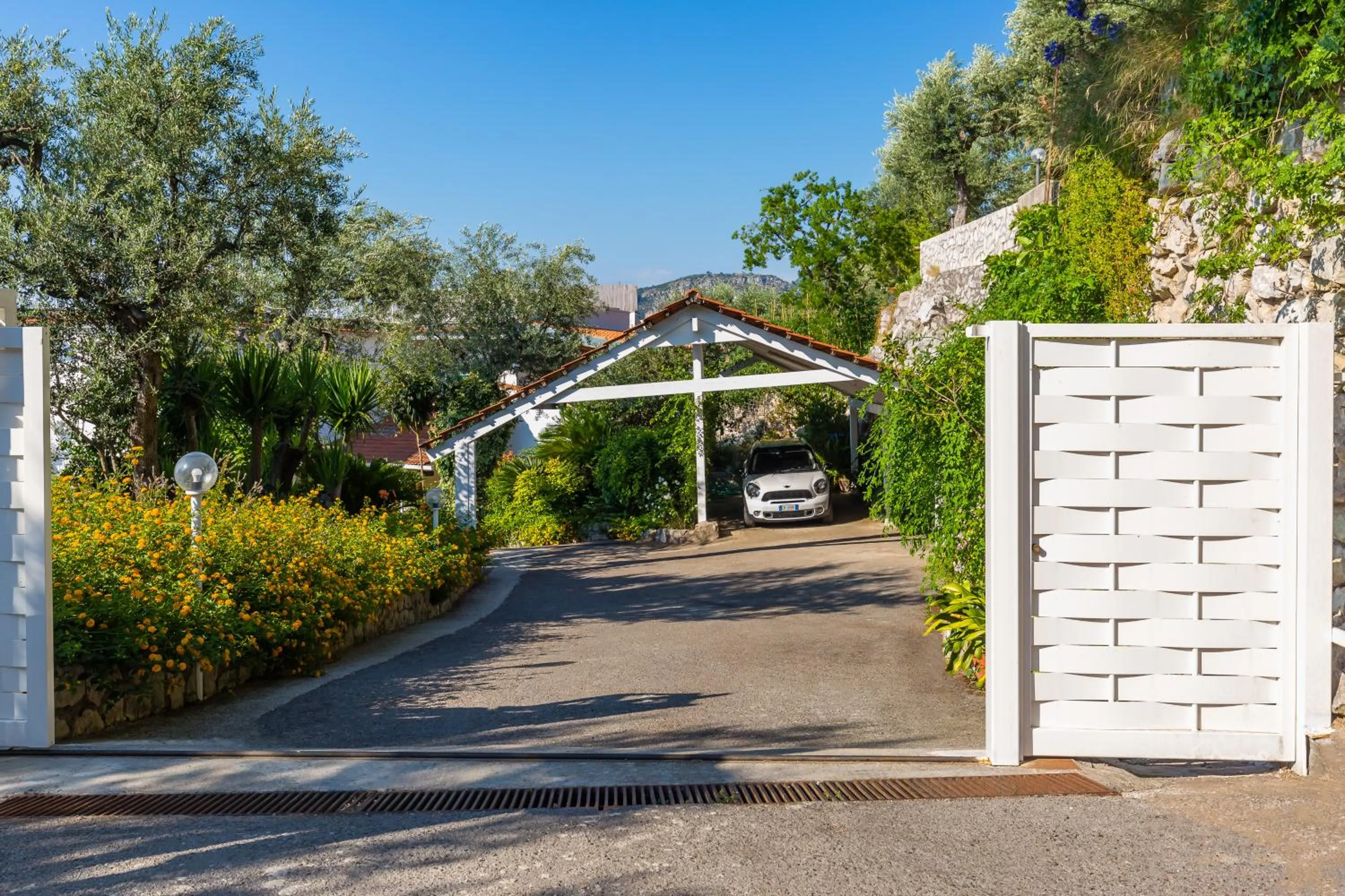 Facade/entrance in Villa Sorrento Flats