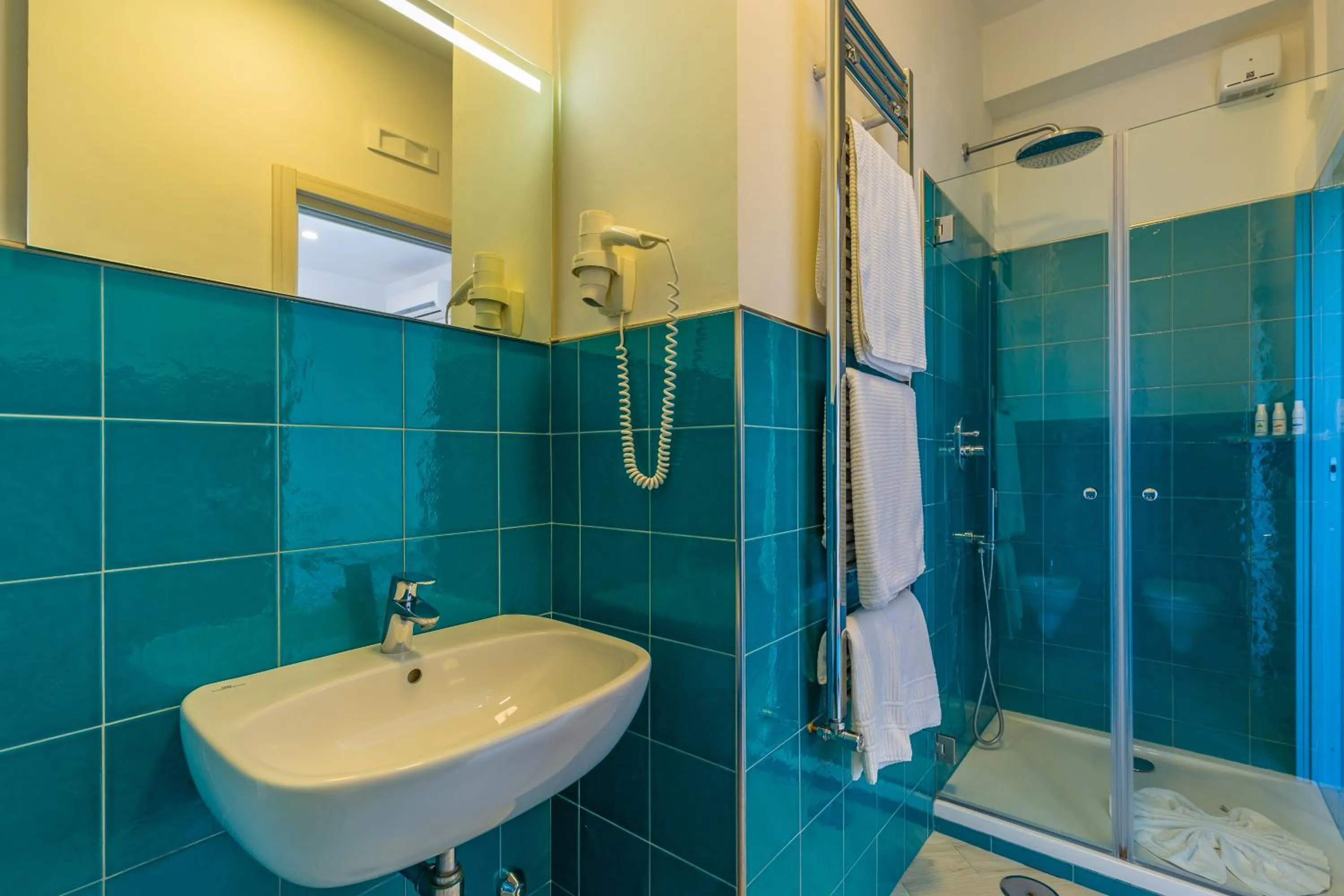 Shower in Villa Sorrento Flats
