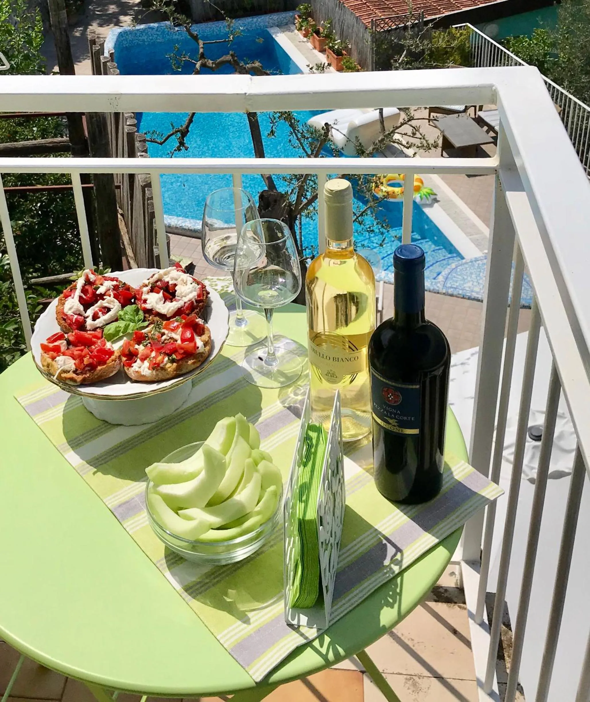 Day in Villa Sorrento Flats