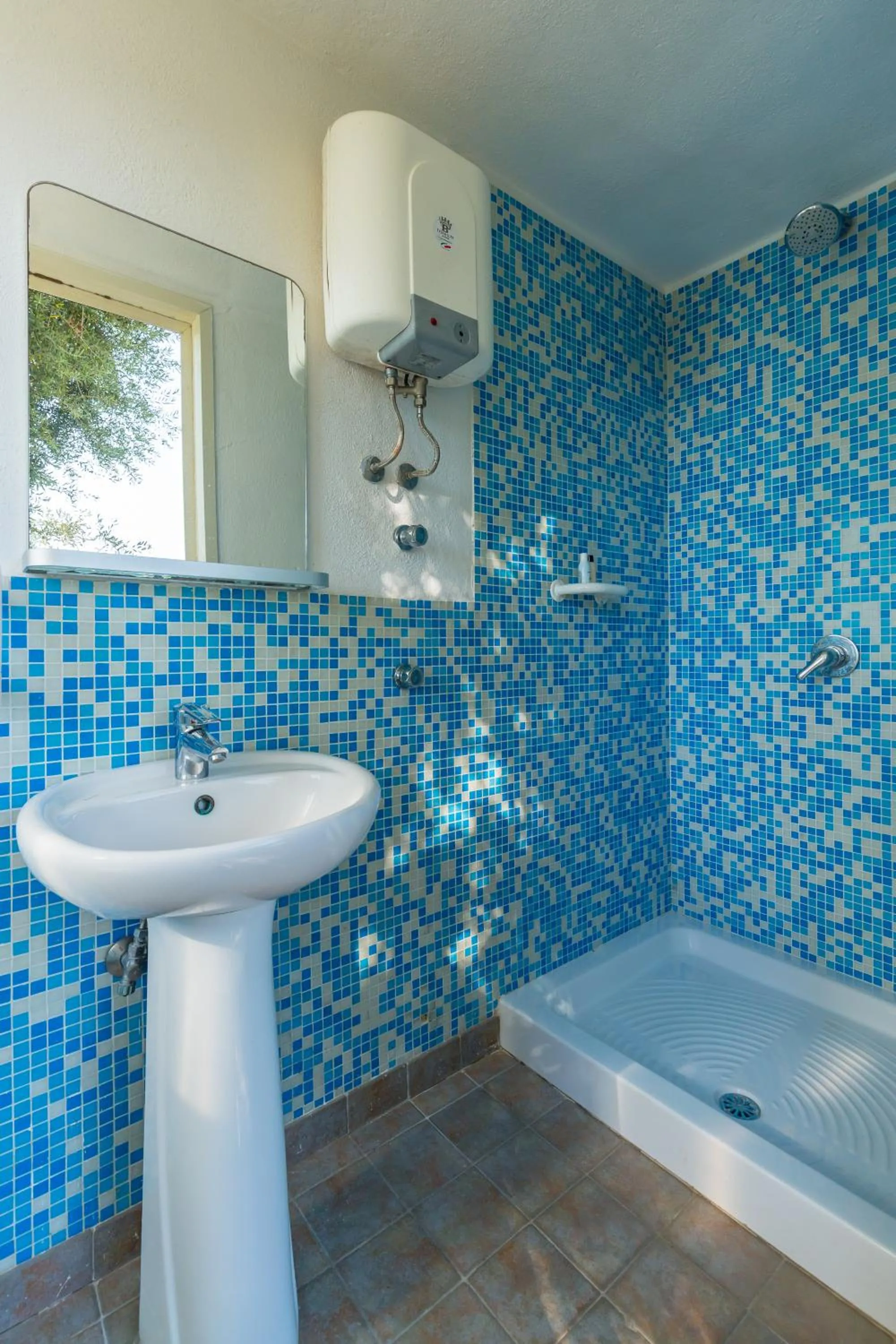 Shower in Villa Sorrento Flats