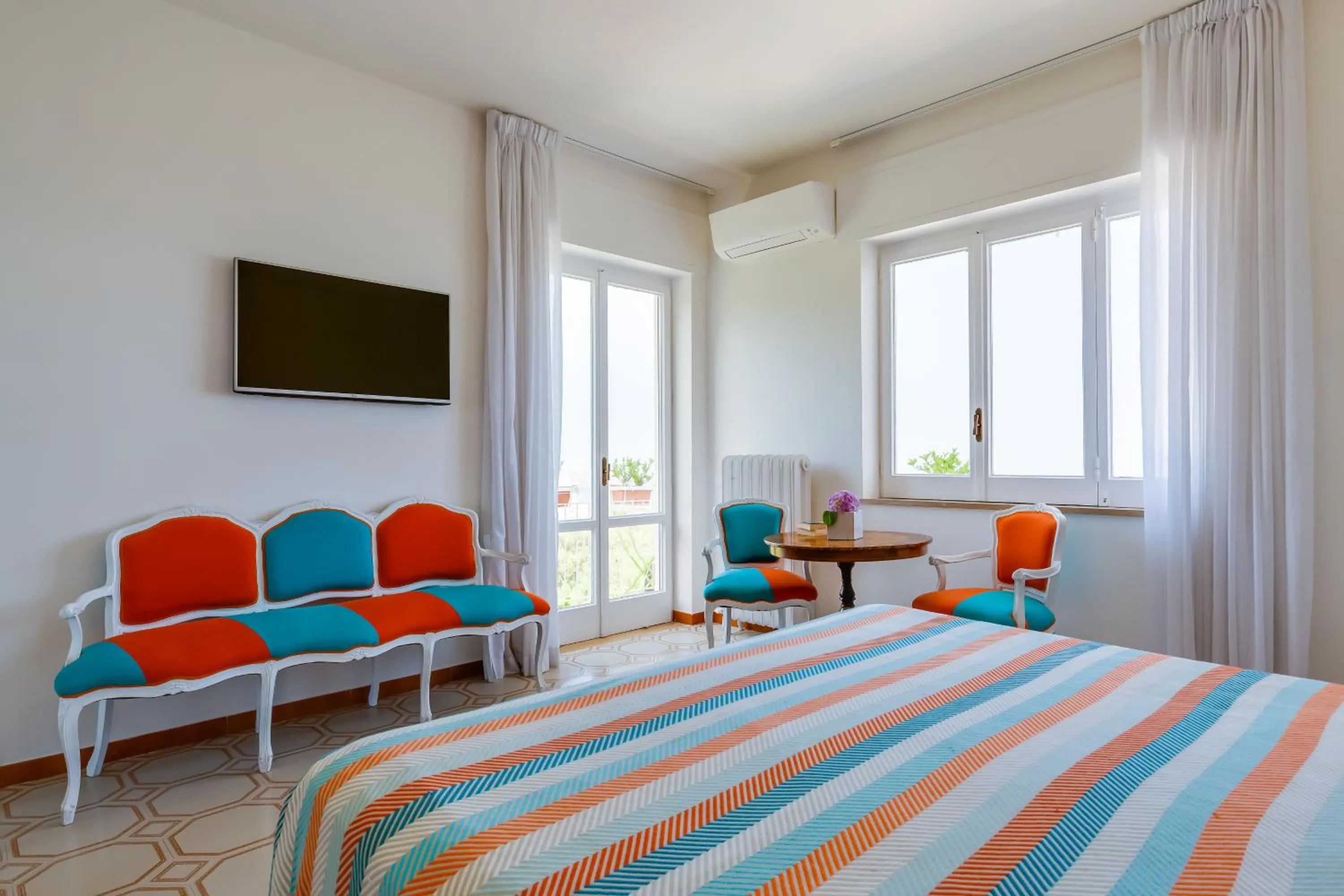 TV and multimedia, Bed in Villa Sorrento Flats