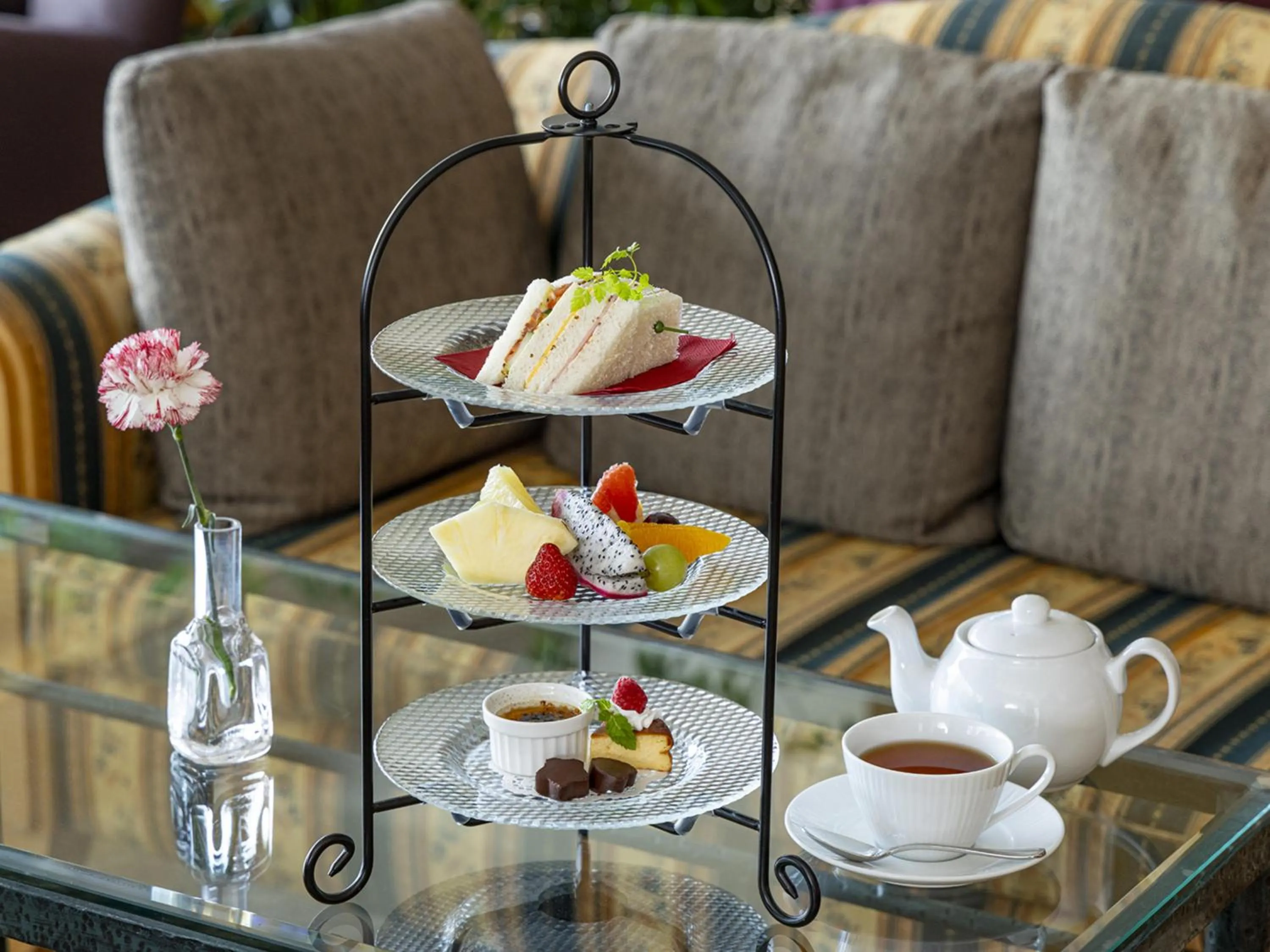 Communal lounge/ TV room in Hotel Allamanda Aoyama Tokyo