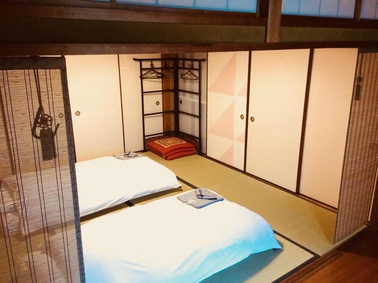 Photo of the whole room, Bed in Uno Port Inn