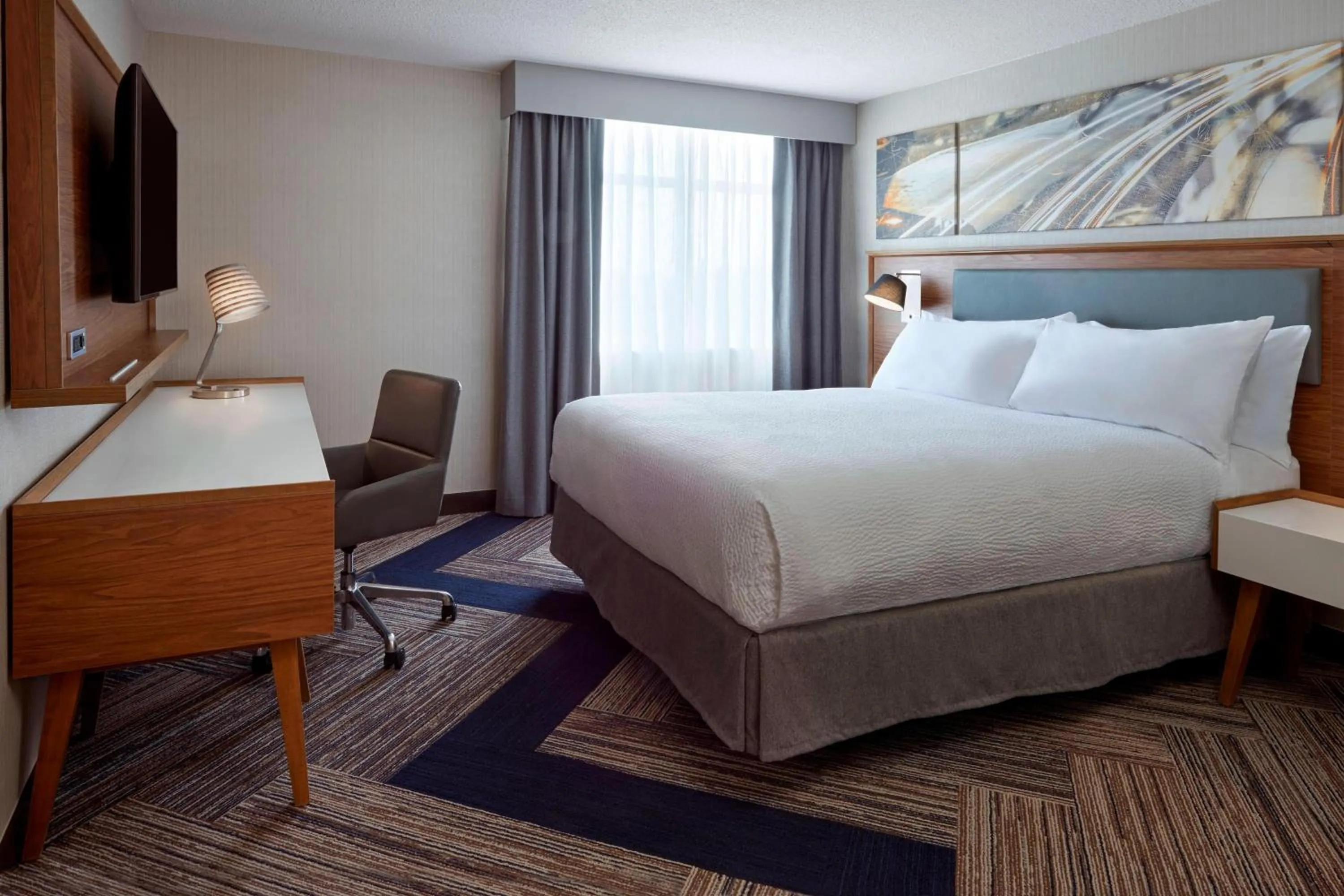 Photo of the whole room, Bed in Four Points by Sheraton Hamilton - Stoney Creek