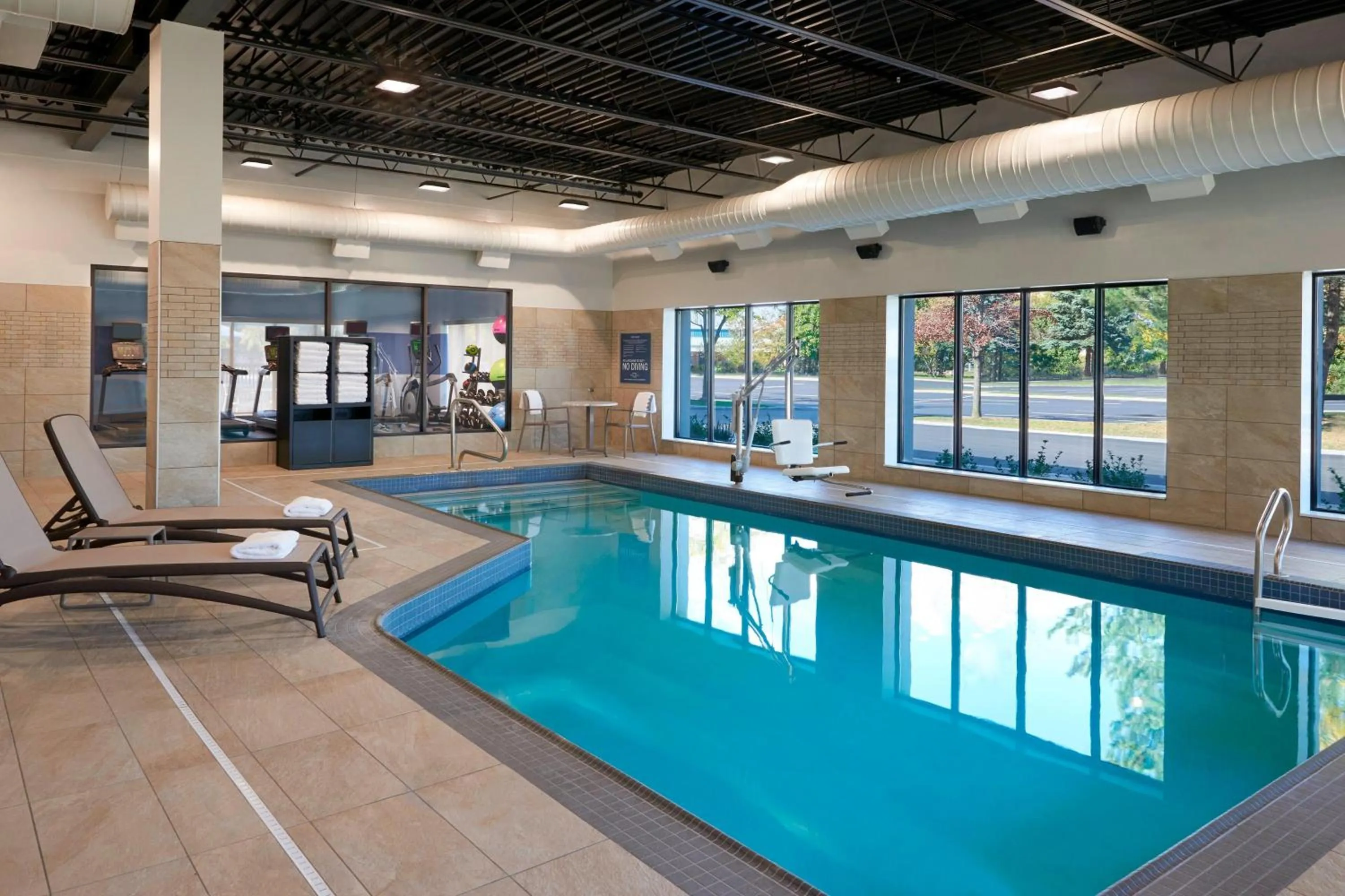 Swimming pool in Four Points by Sheraton Hamilton - Stoney Creek