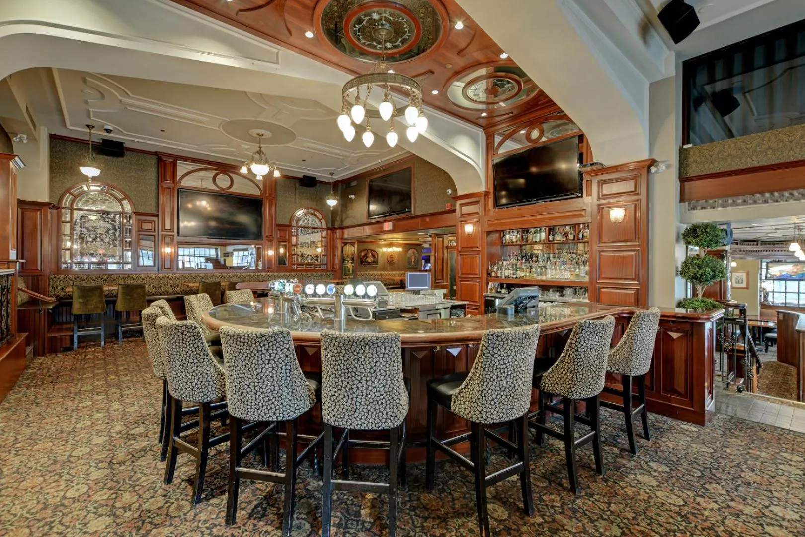 Restaurant/places to eat in Strathcona Hotel