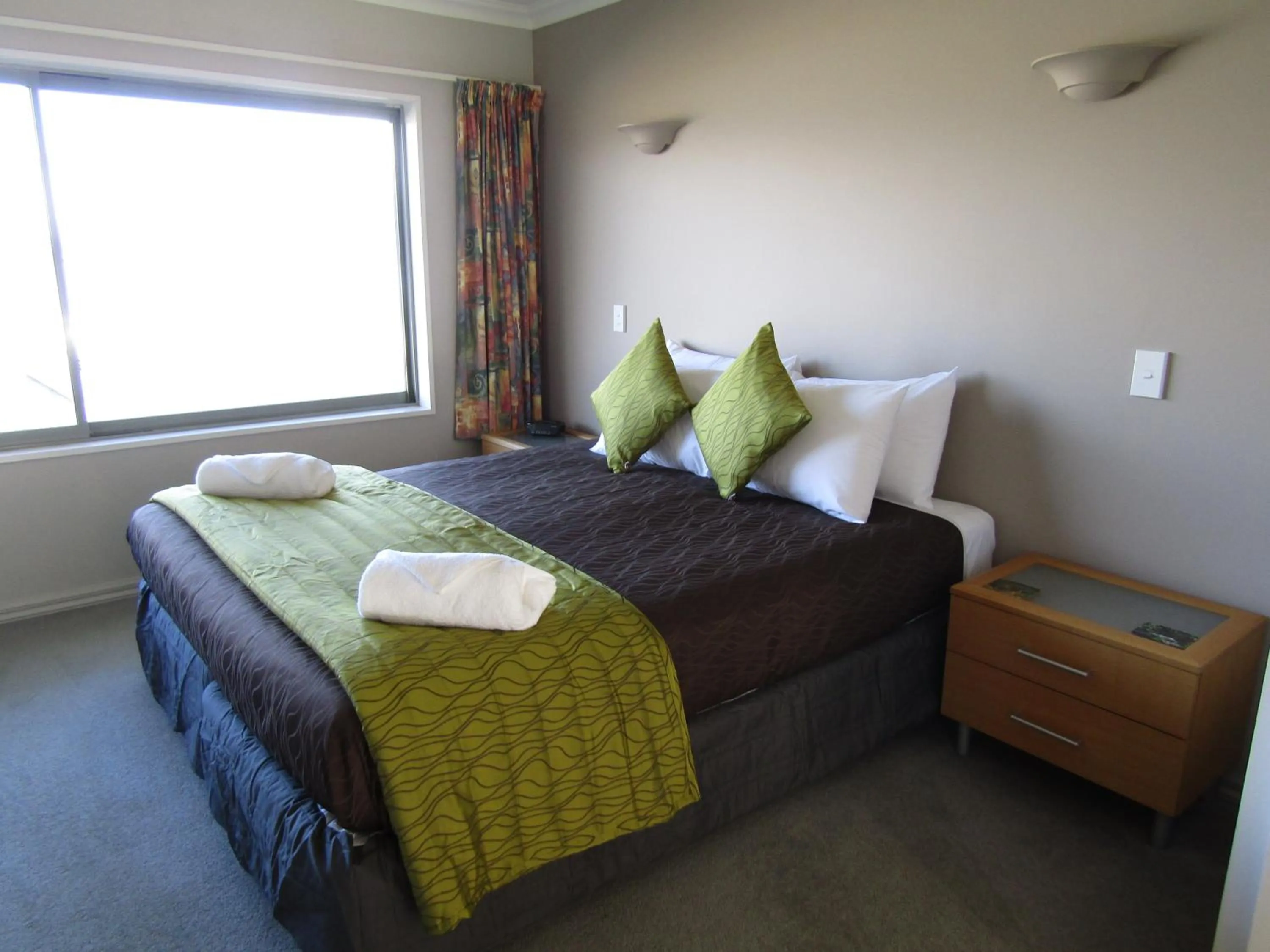 Bedroom, Bed in Hotel Lake Brunner