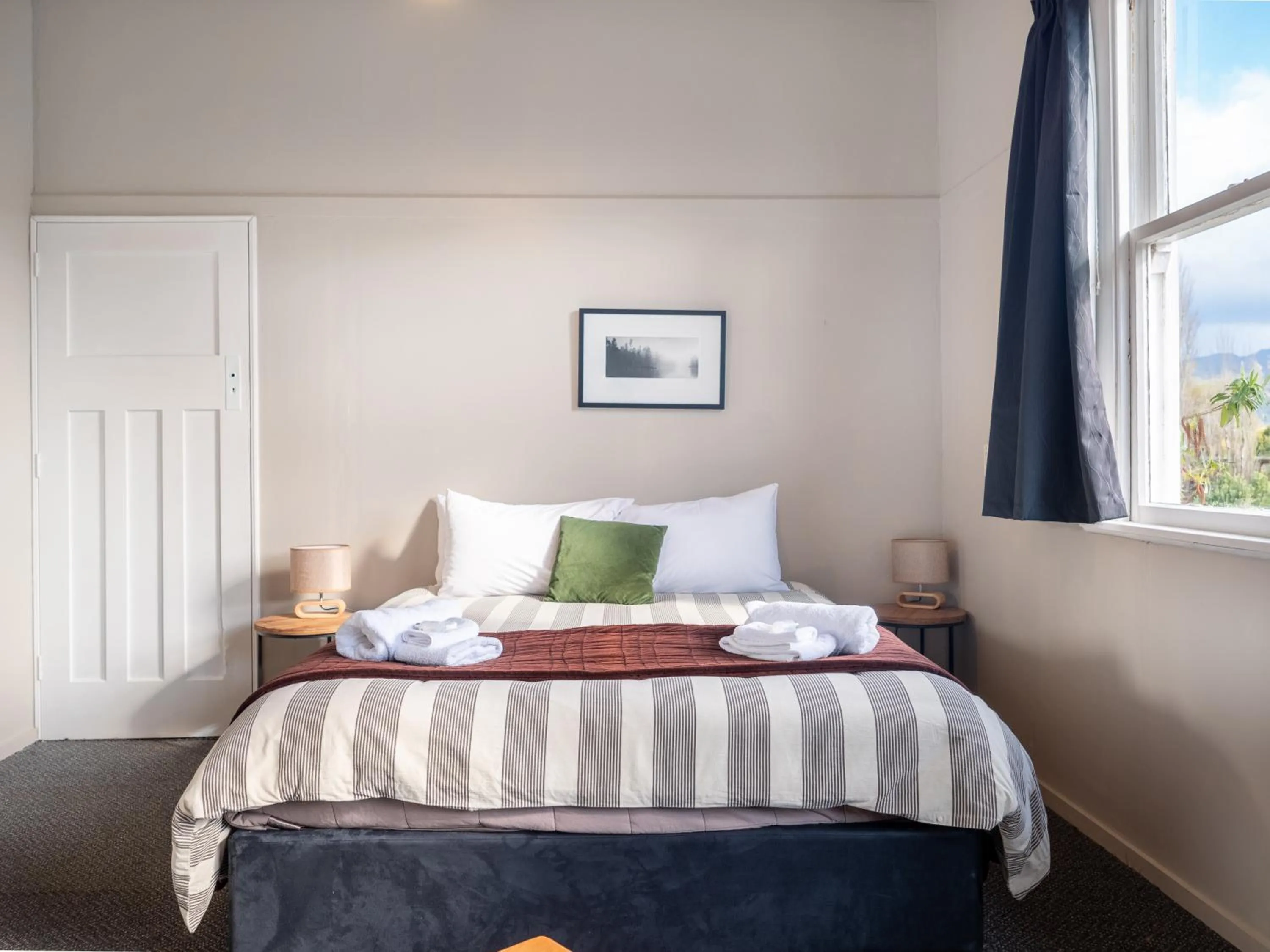 Bedroom, Bed in Hotel Lake Brunner