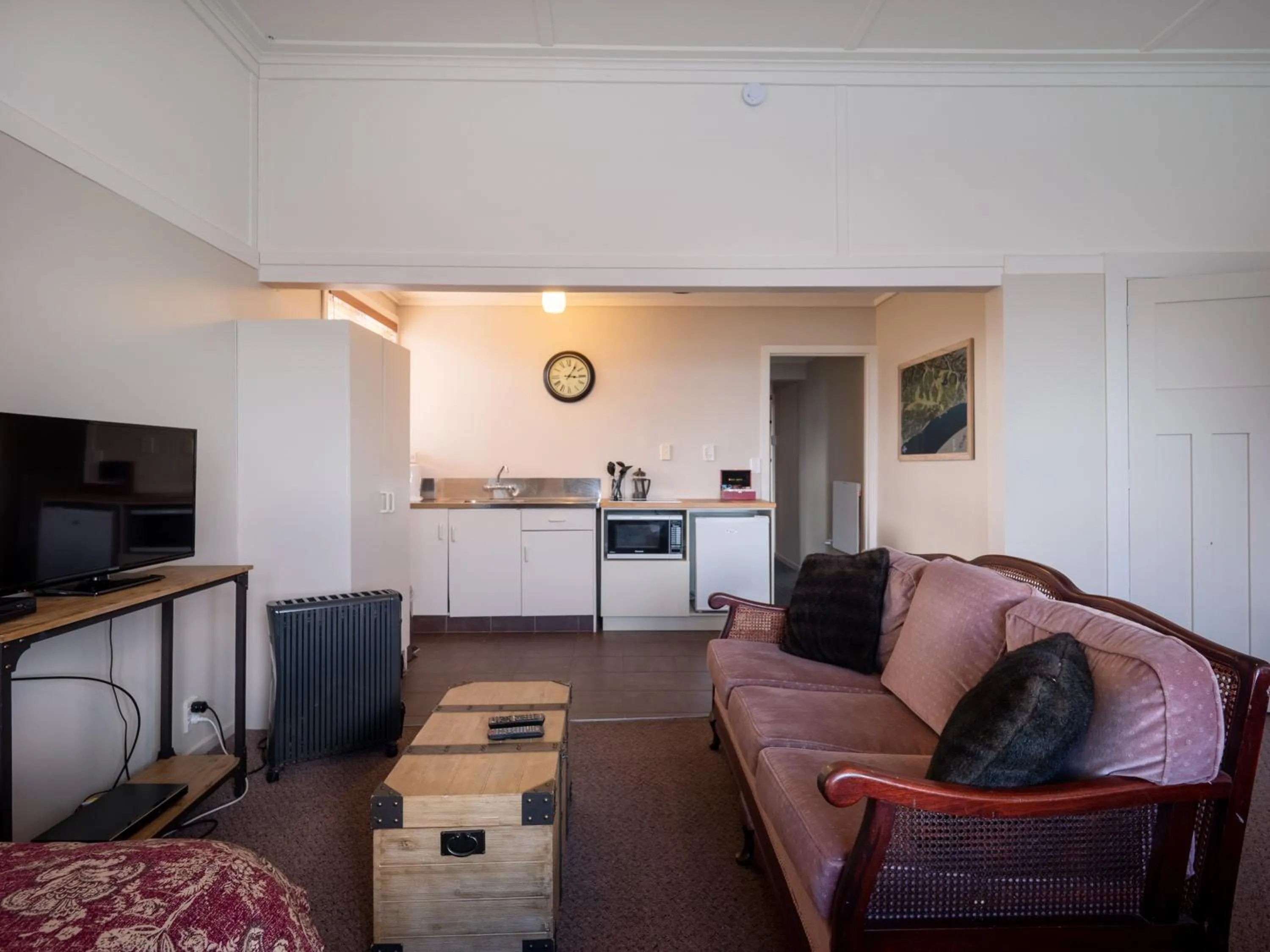 Kitchen or kitchenette in Hotel Lake Brunner