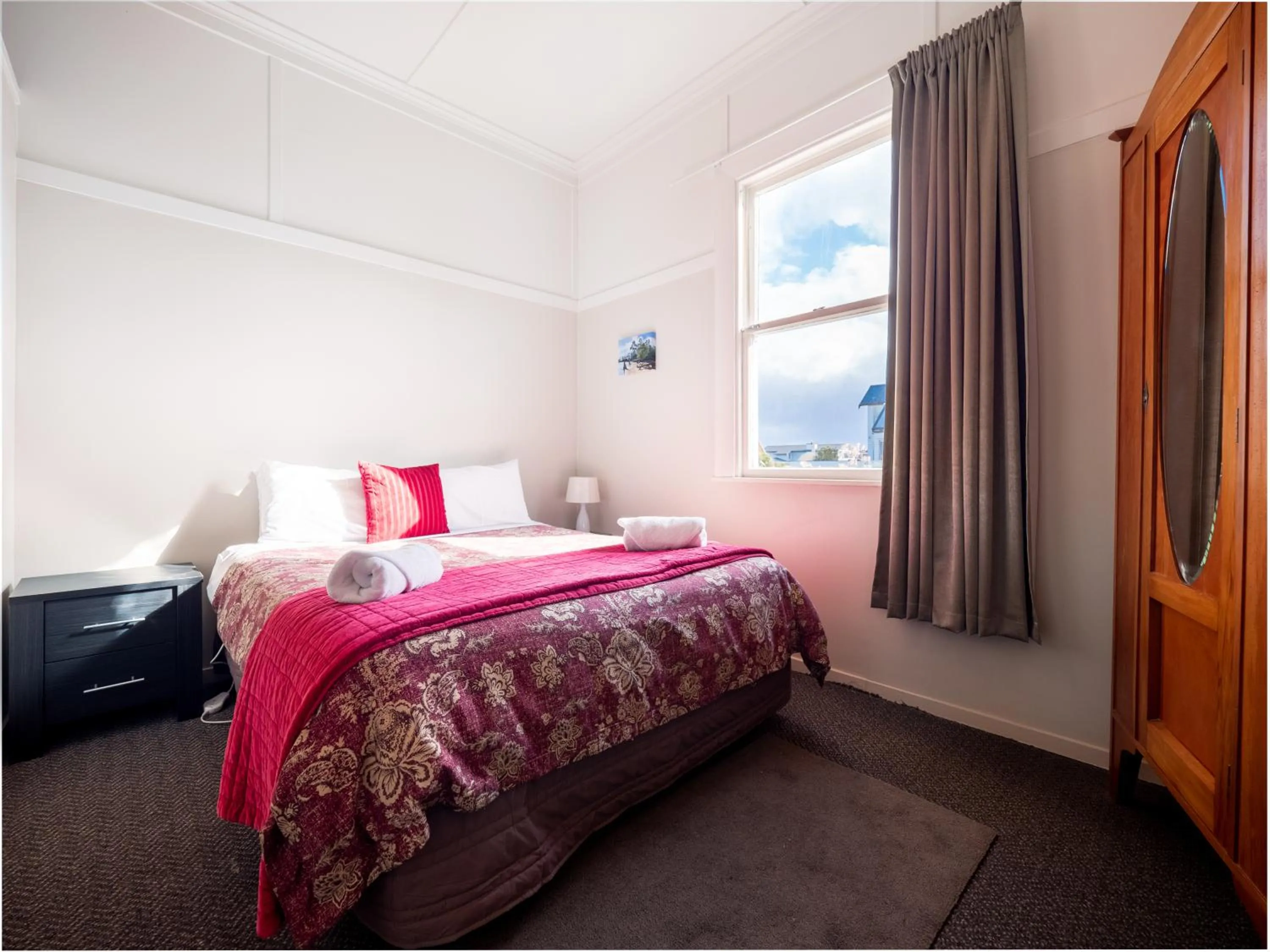 Bedroom, Bed in Hotel Lake Brunner