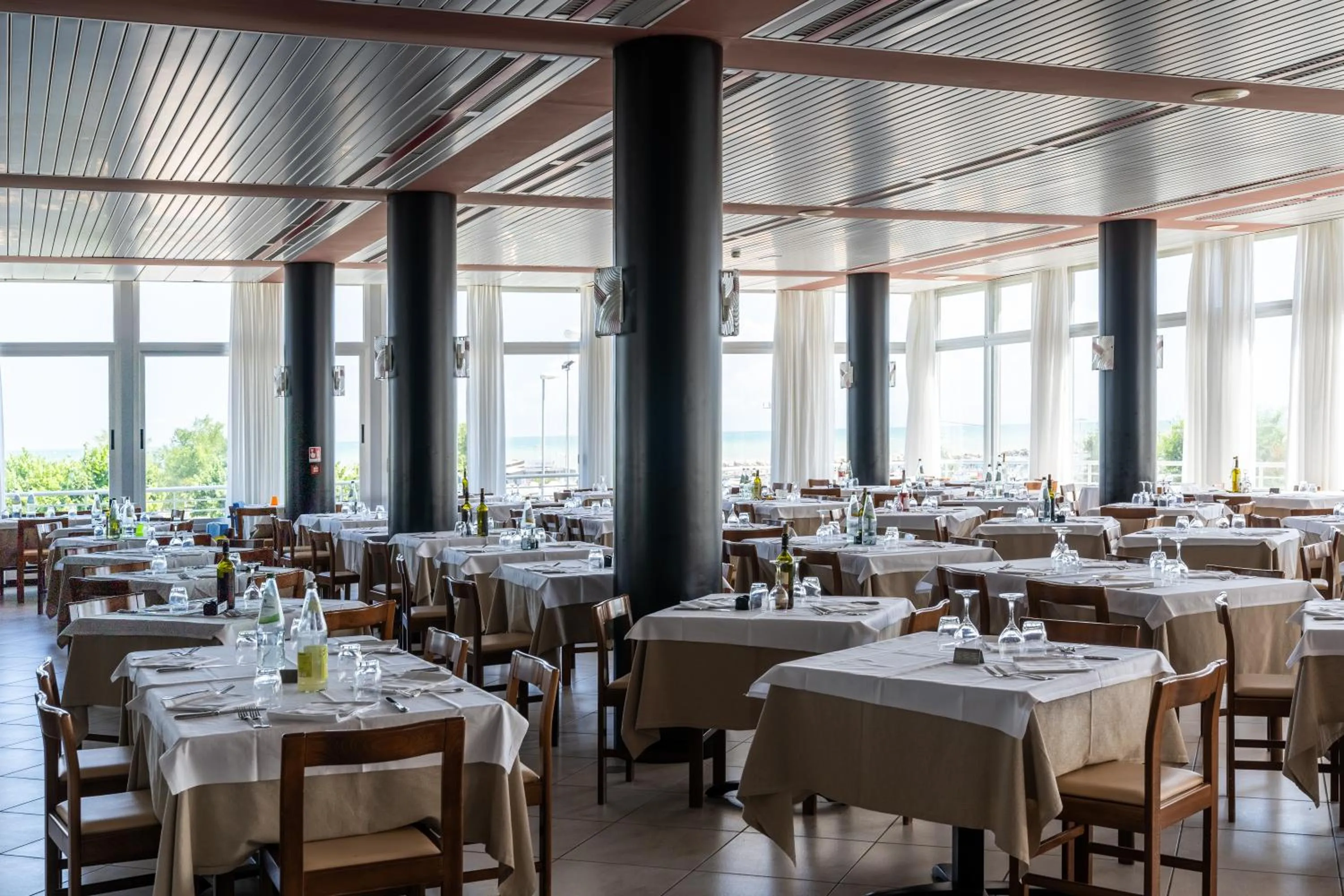 Restaurant/places to eat in Hotel Cormoran