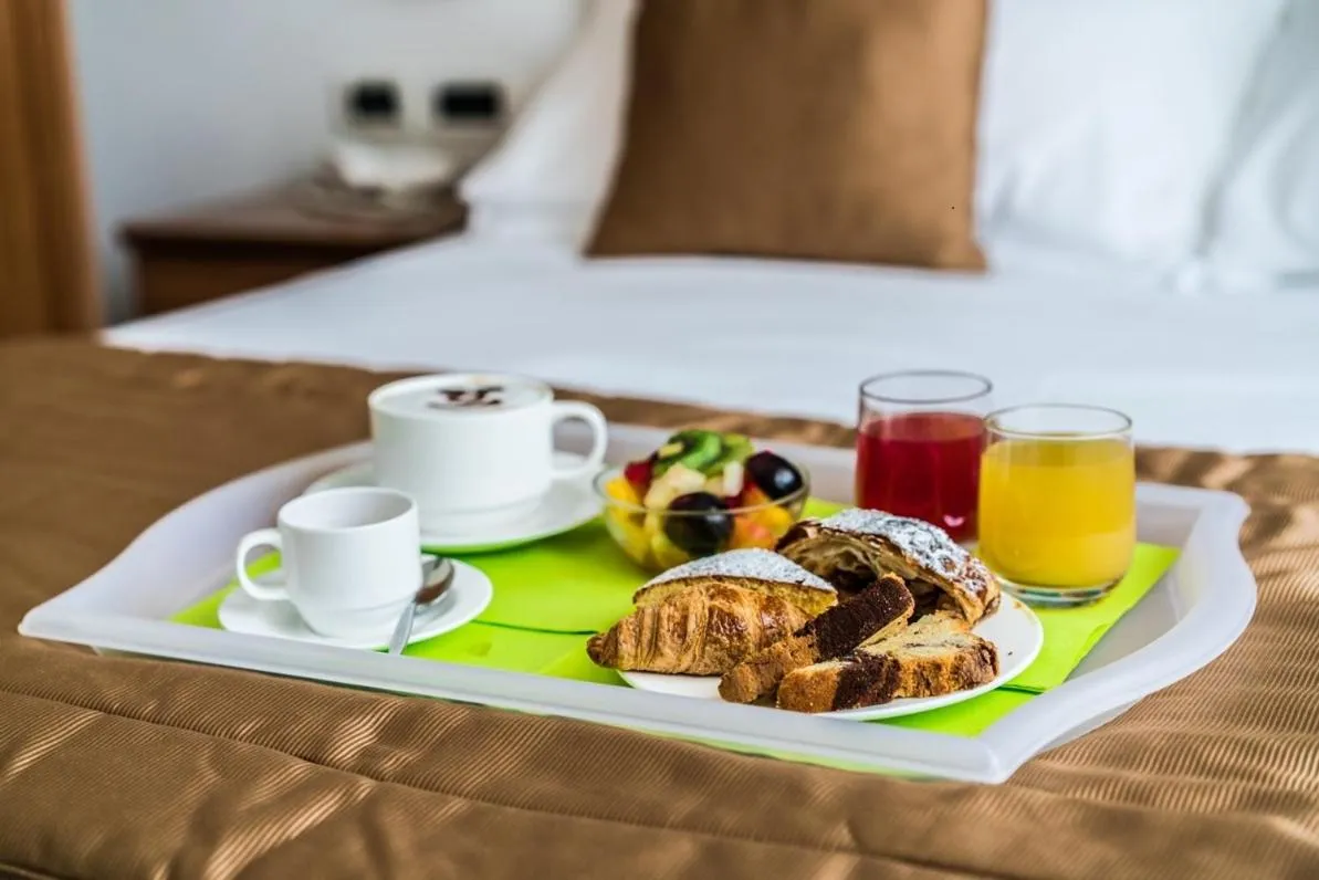 Food, Bed in Hotel Tre Rose